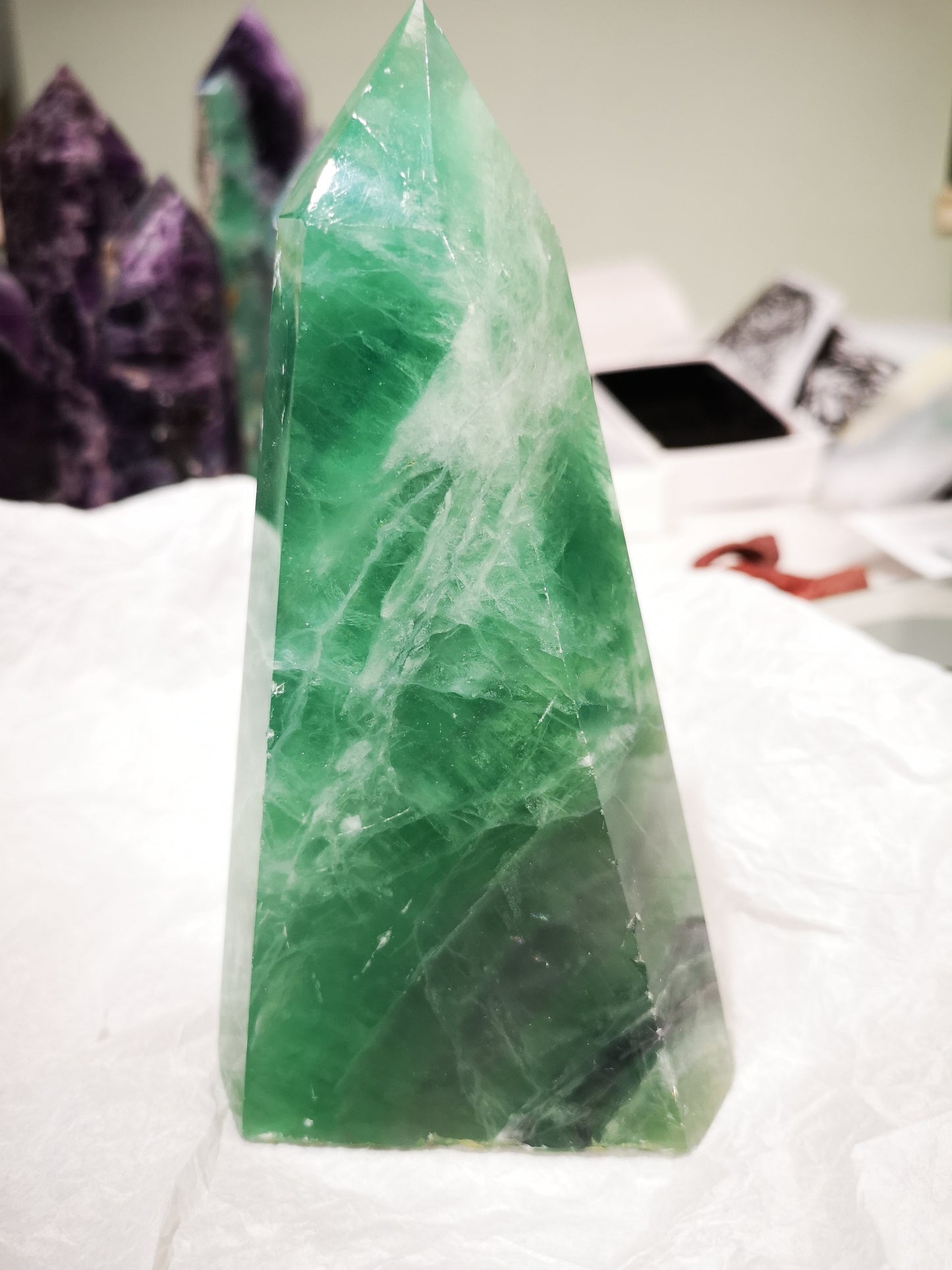 Earthstore® Green Fluorite Obelisk - Mexico. Stunning display (0.8kg - 158X85x35mm)