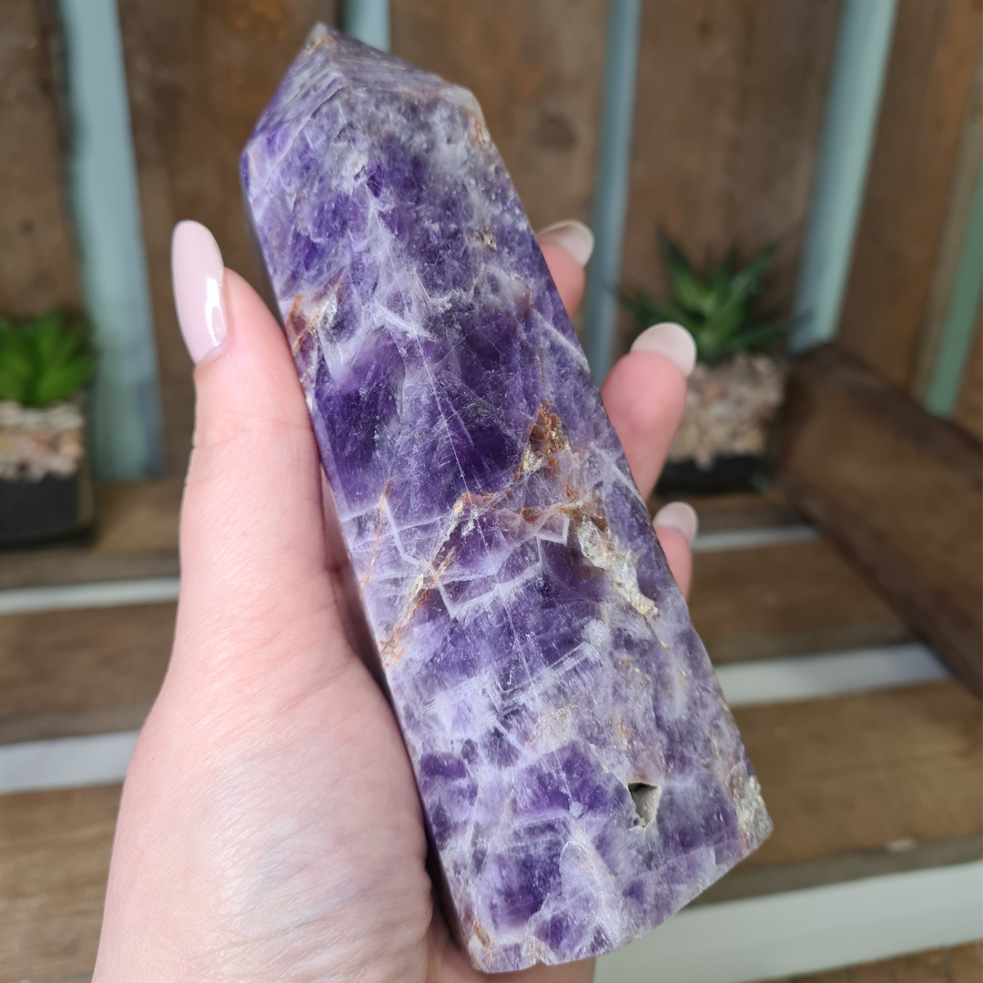Earthstore® of DREAMY AMETHYST OBELISK Stunning display (525g - 1138x53x47)