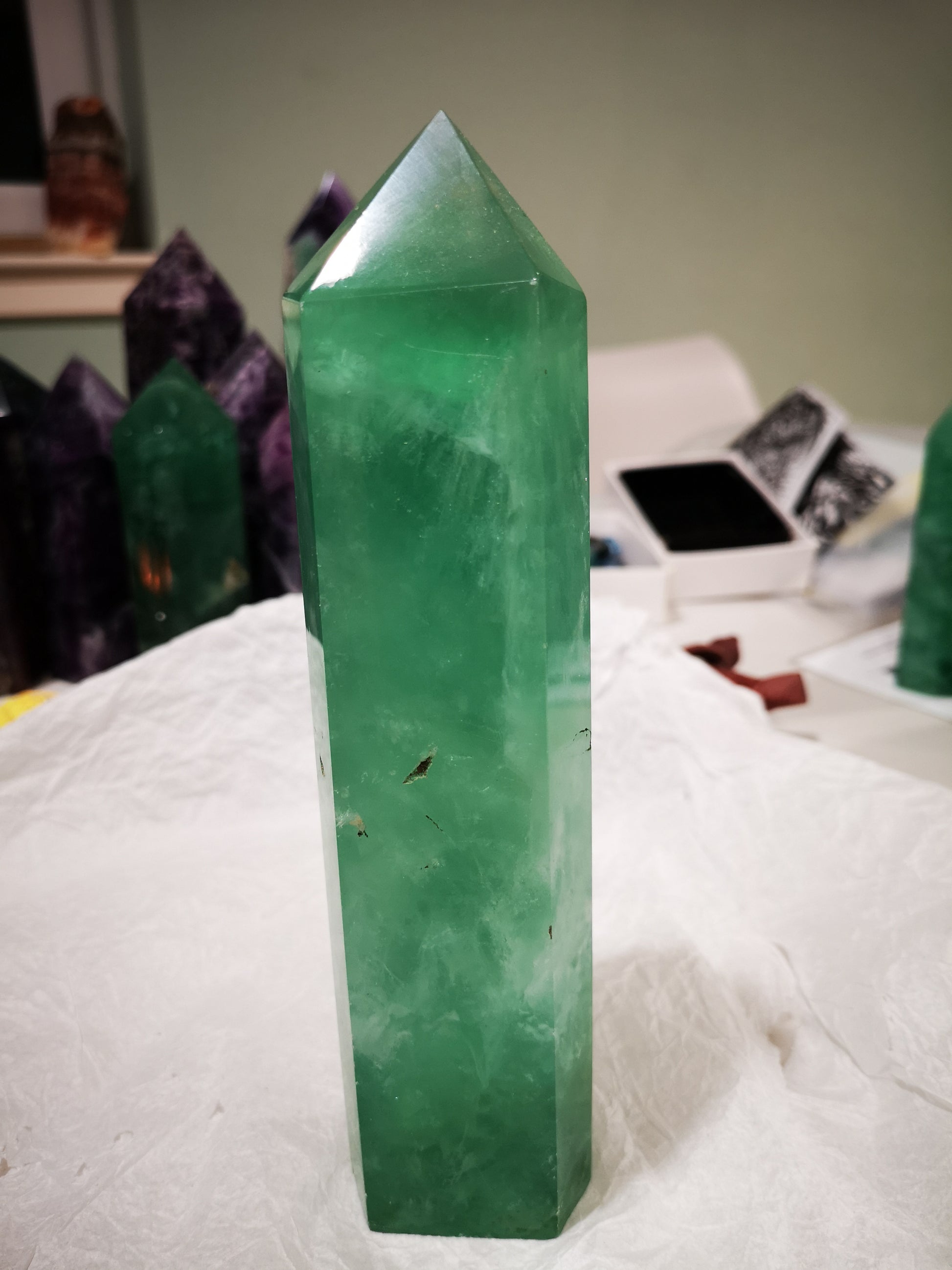 Earthstore® Green Fluorite Obelisk 0.82kg - Mexico. Stunning display (H200mm )