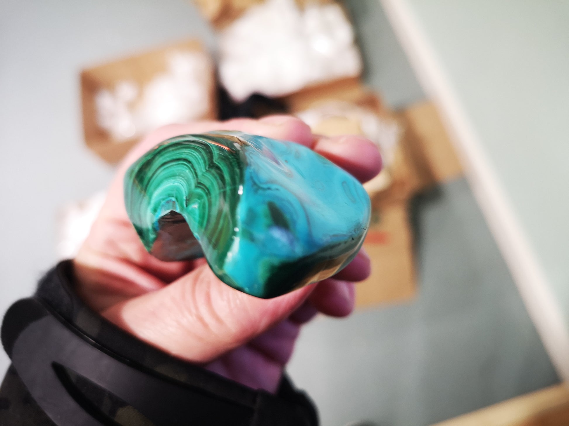 Earthstore® Malachite & Chrysocolla Freeform display (140g 64x54x25mm) Na