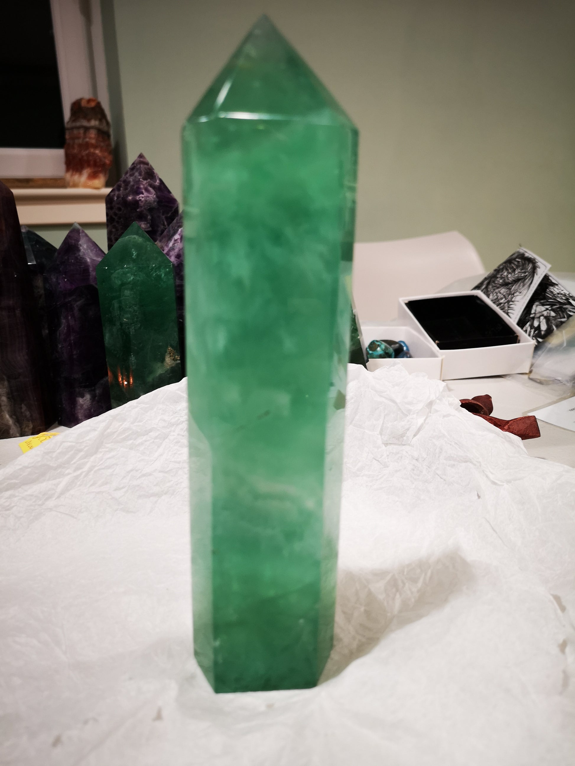 Earthstore® Green Fluorite Obelisk 0.82kg - Mexico. Stunning display (H200mm )