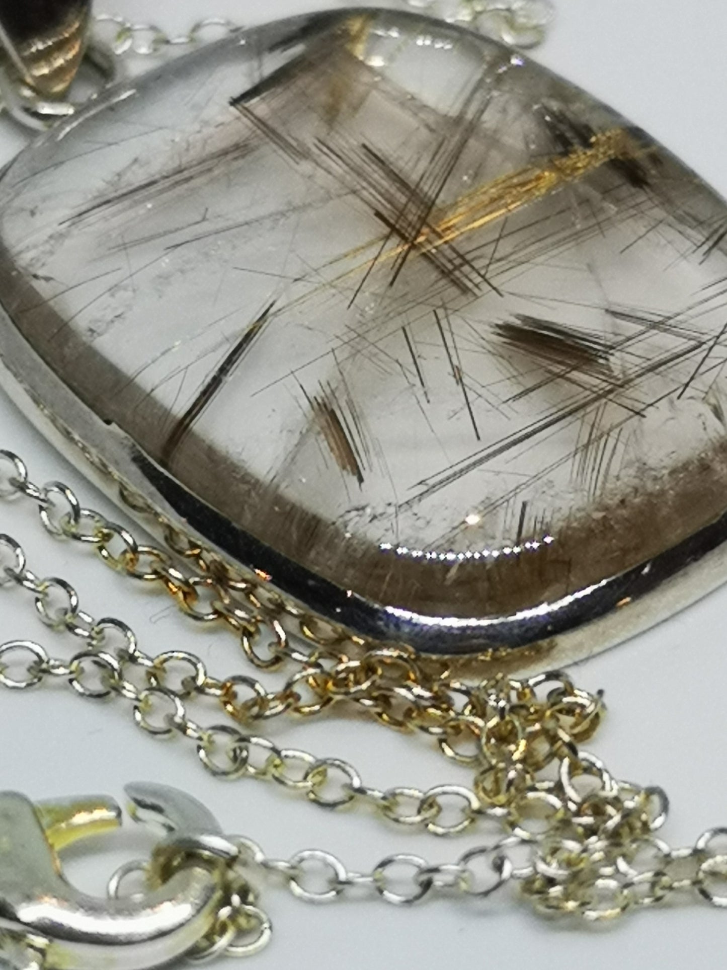 Earthstore® Large Rutilated Angel Hair necklace (Solid silver setting and silver chain)