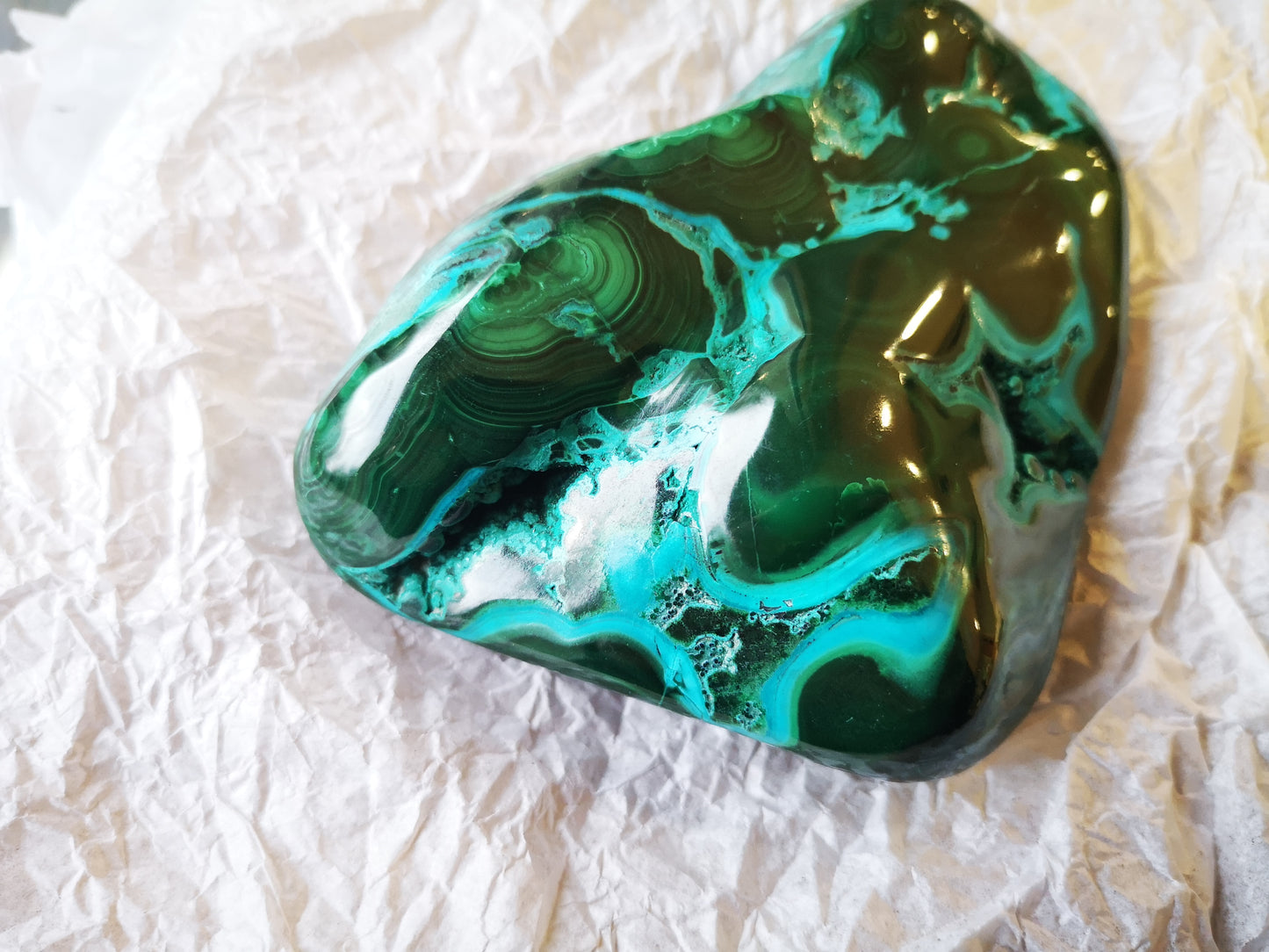 Earthstore® Large Malachite & Chrysocolla Freeform display (470g 112x85x38mm