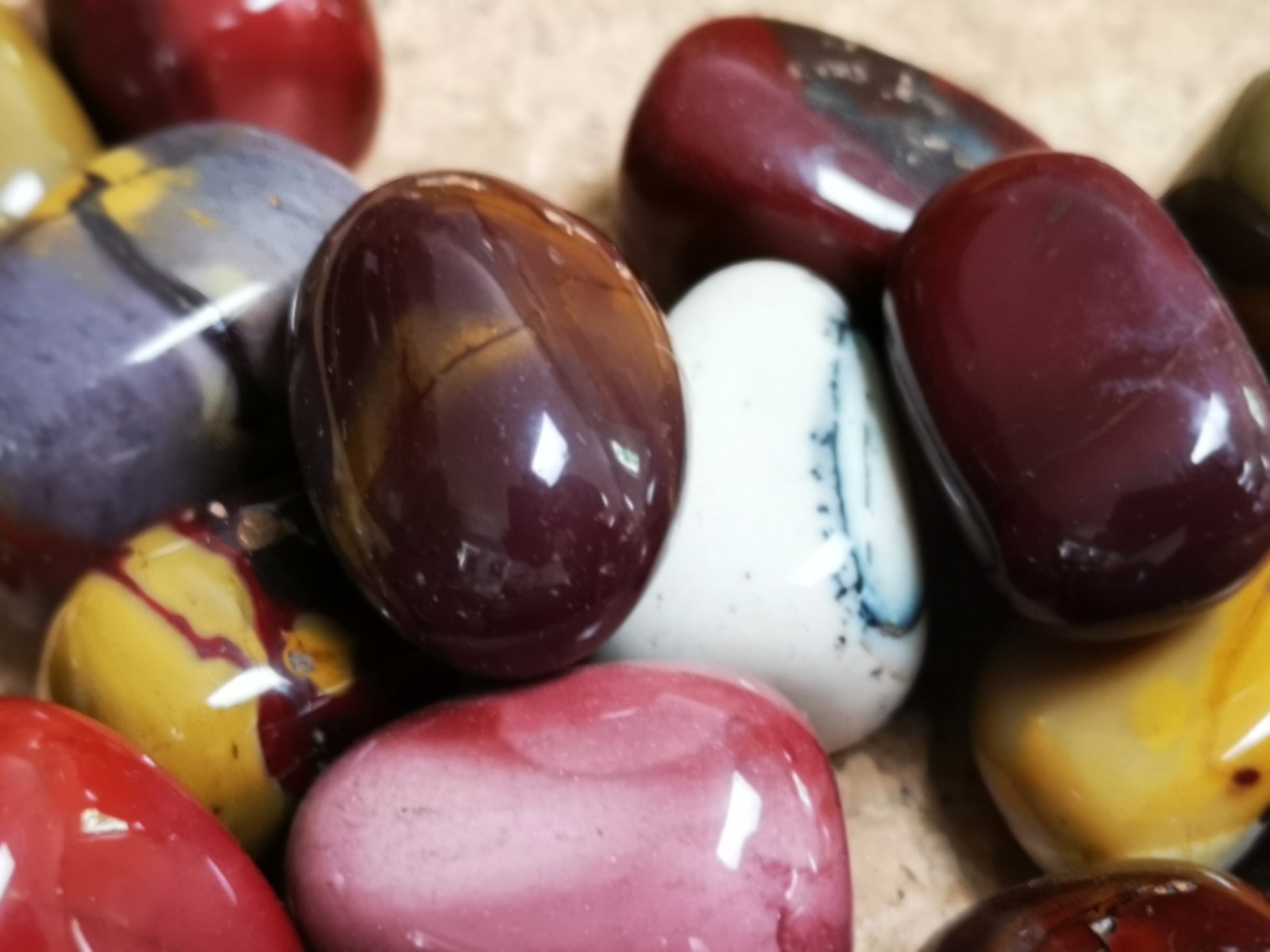 Earthstore® MOOKAITE crystal stunning gemstone (Large)