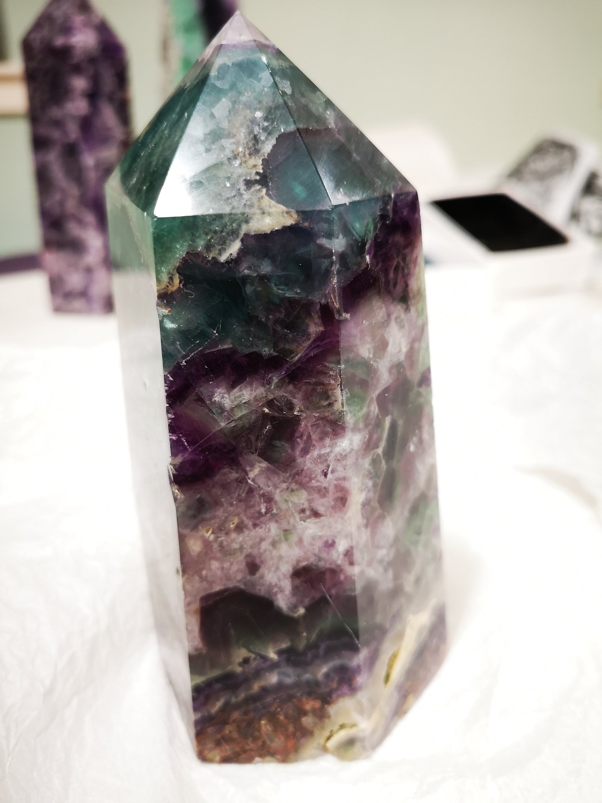 Earthstore® RAINBOW FLUORITE OBELISK - Mexico. Stunning display (1.24kg - 142x82x86)