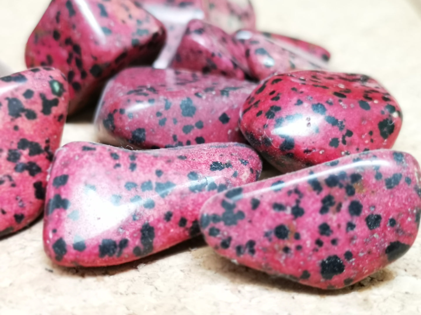Earthstore® Red Dalmatian Jasper - Tumblestone
