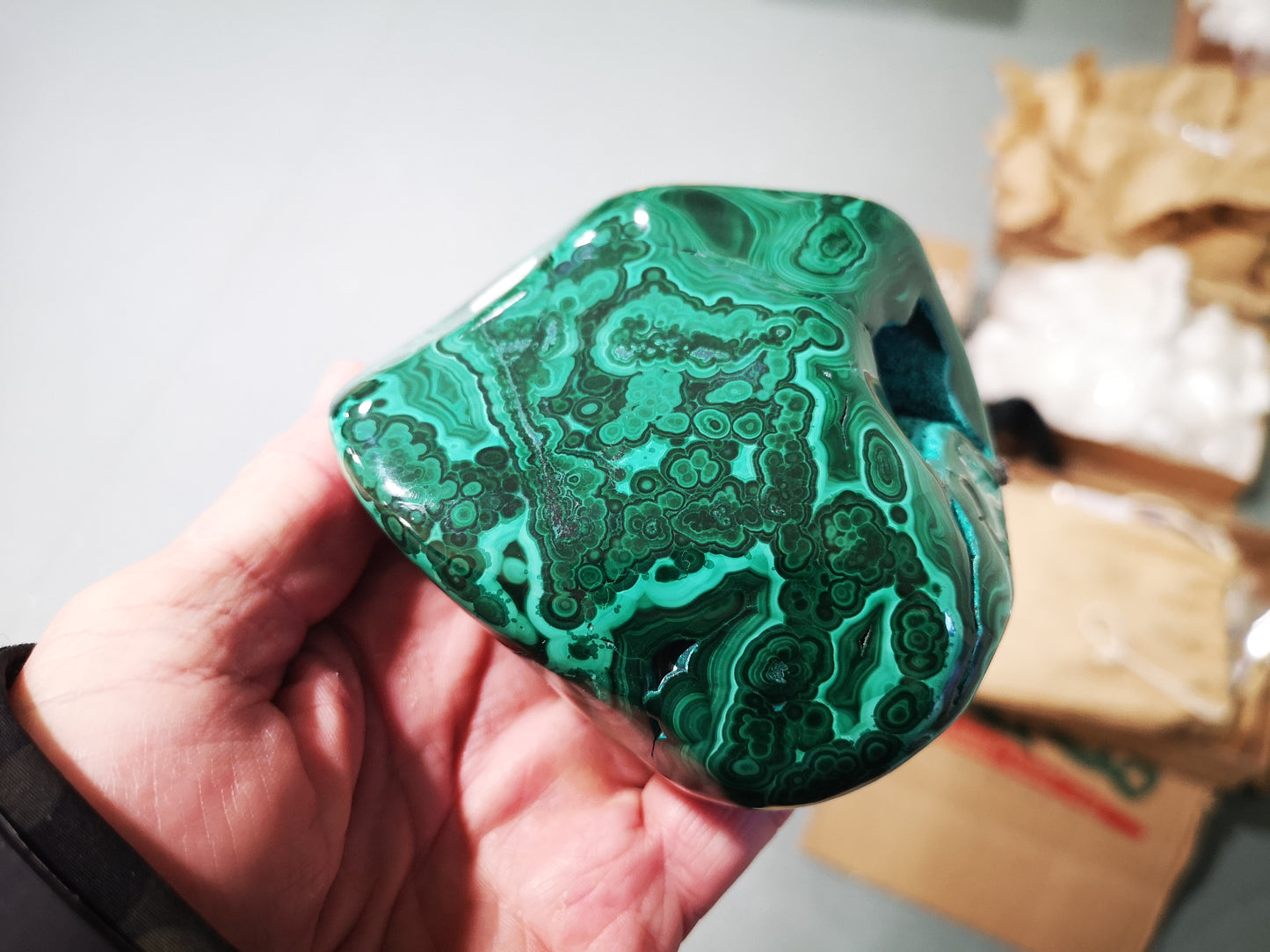 Earthstore® Malachite Freeform display (840g 105x98x58mm) Namibia