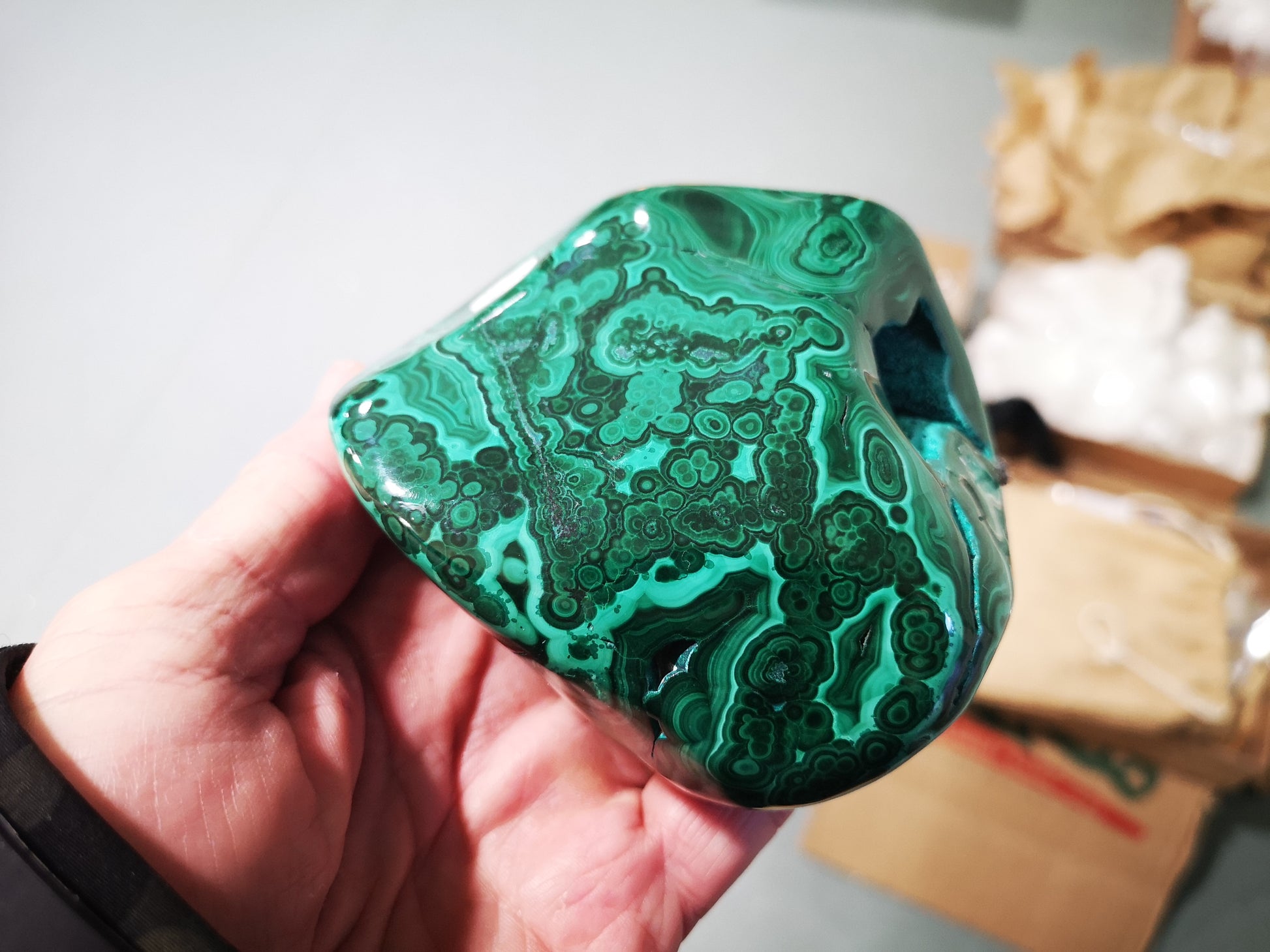 Earthstore® Malachite Freeform display (840g 105x98x58mm) Namibia