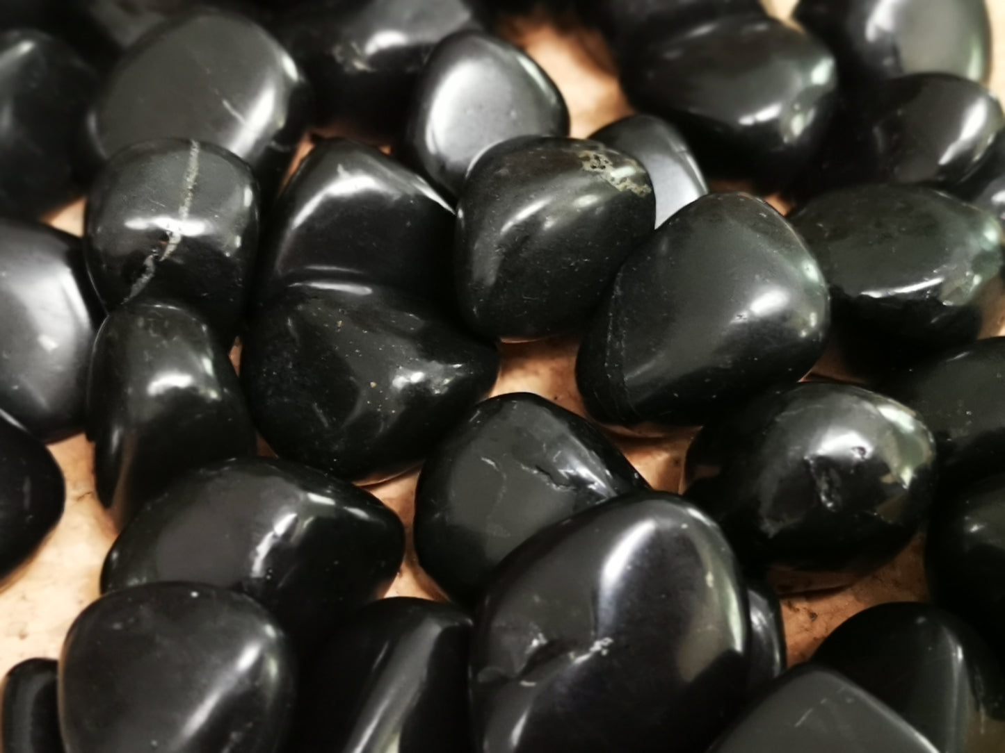 Earthstore® Shungite - Tumblestone (Polished smooth, EMF, Protection, Karelia, Russia C60)