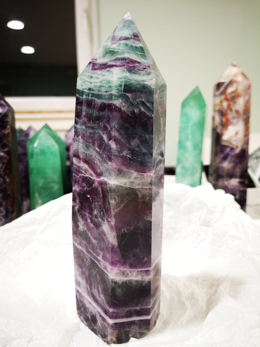 Earthstore® GEM GRADED Fluorite Obelisk - Mexico. Stunning display (1.4kg - 250X70X48mm)