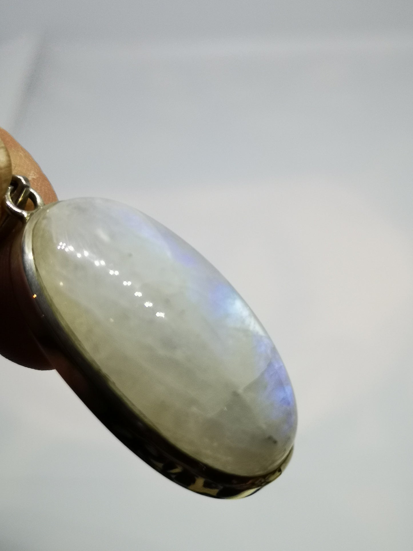 Earthstore® Moonstone necklace (Solid Silver setting and 925 silver)