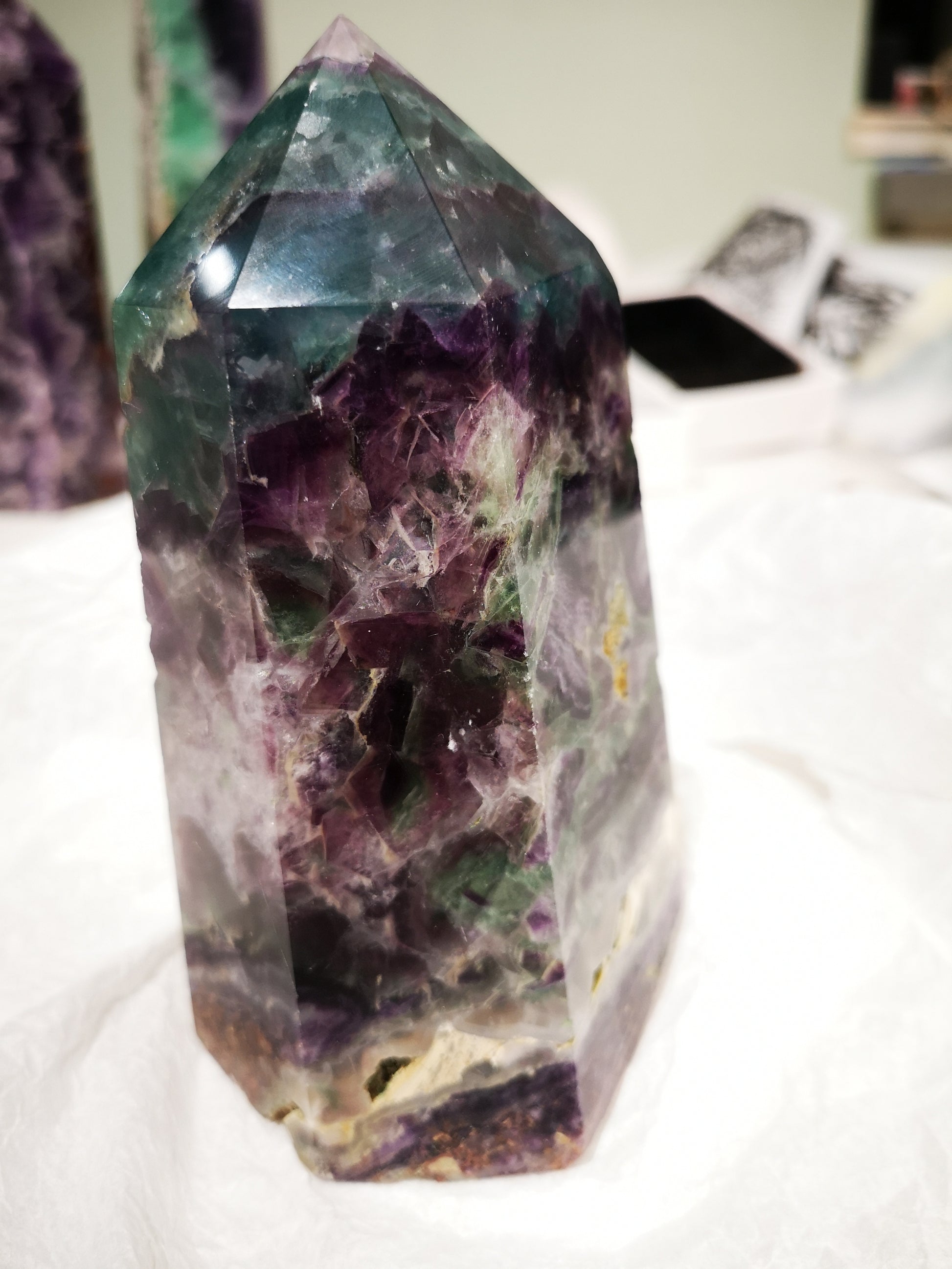 Earthstore® RAINBOW FLUORITE OBELISK - Mexico. Stunning display (1.24kg - 142x82x86)