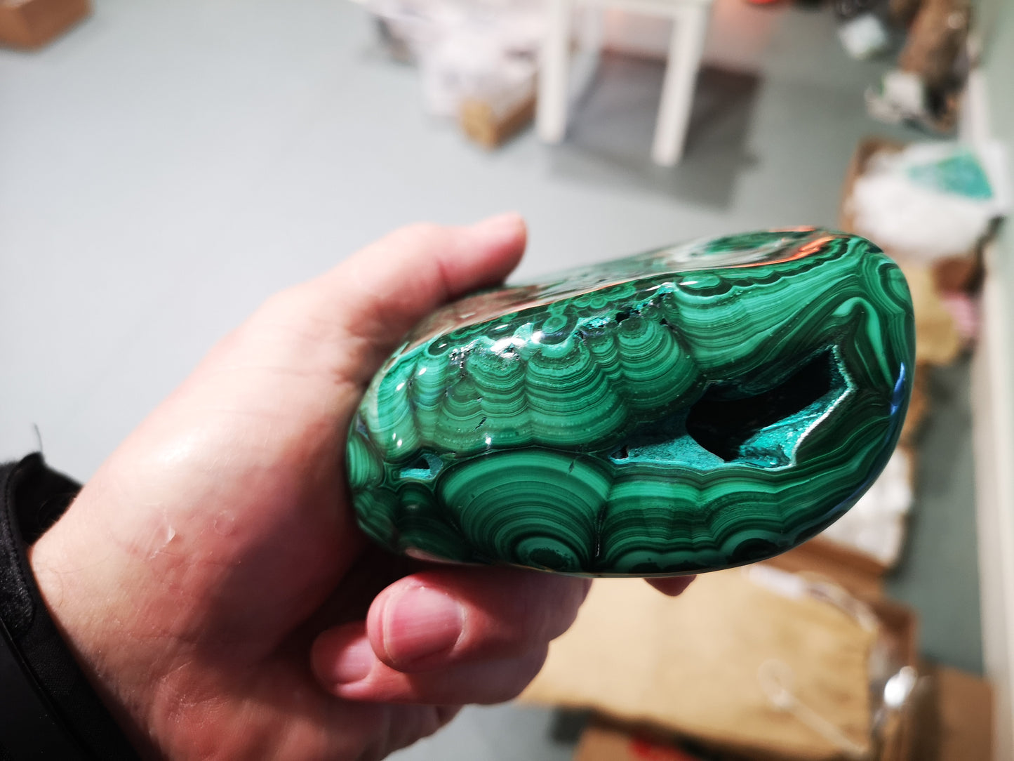 Earthstore® Malachite Freeform display (840g 105x98x58mm) Namibia