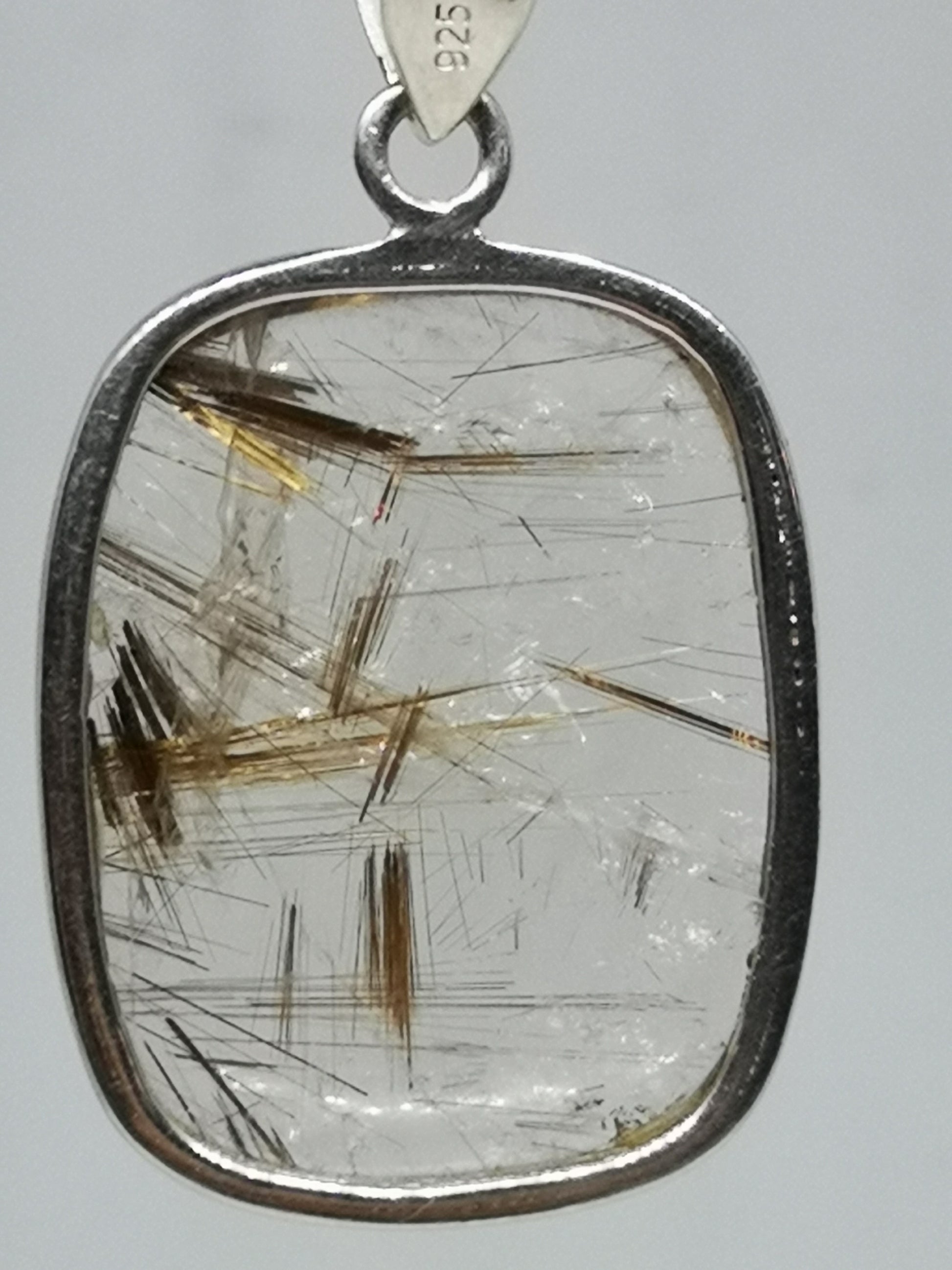Earthstore® Large Rutilated Angel Hair necklace (Solid silver setting and silver chain)