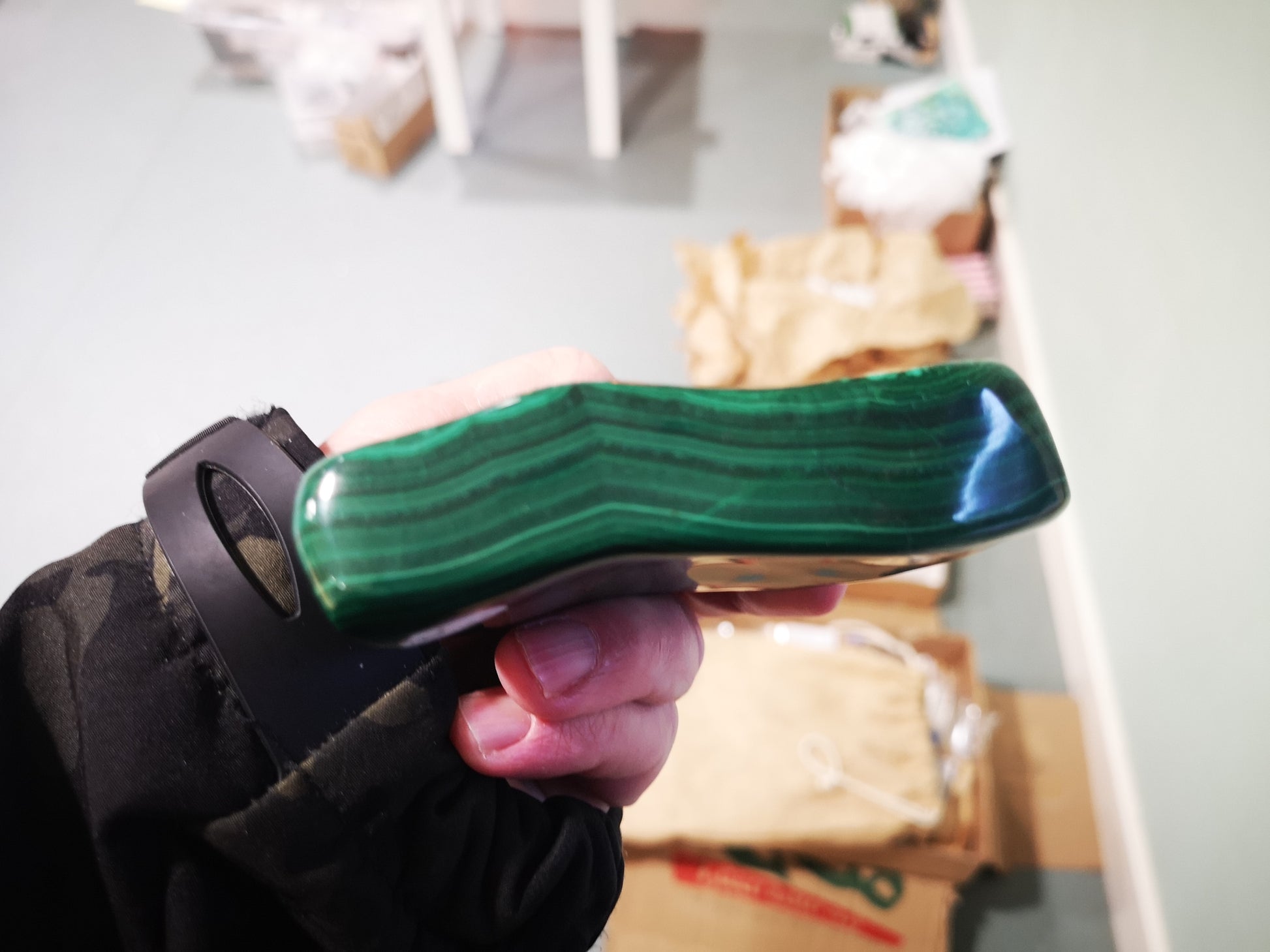 Earthstore® Malachite Freeform display (535g 105x98x58mm) Namibia