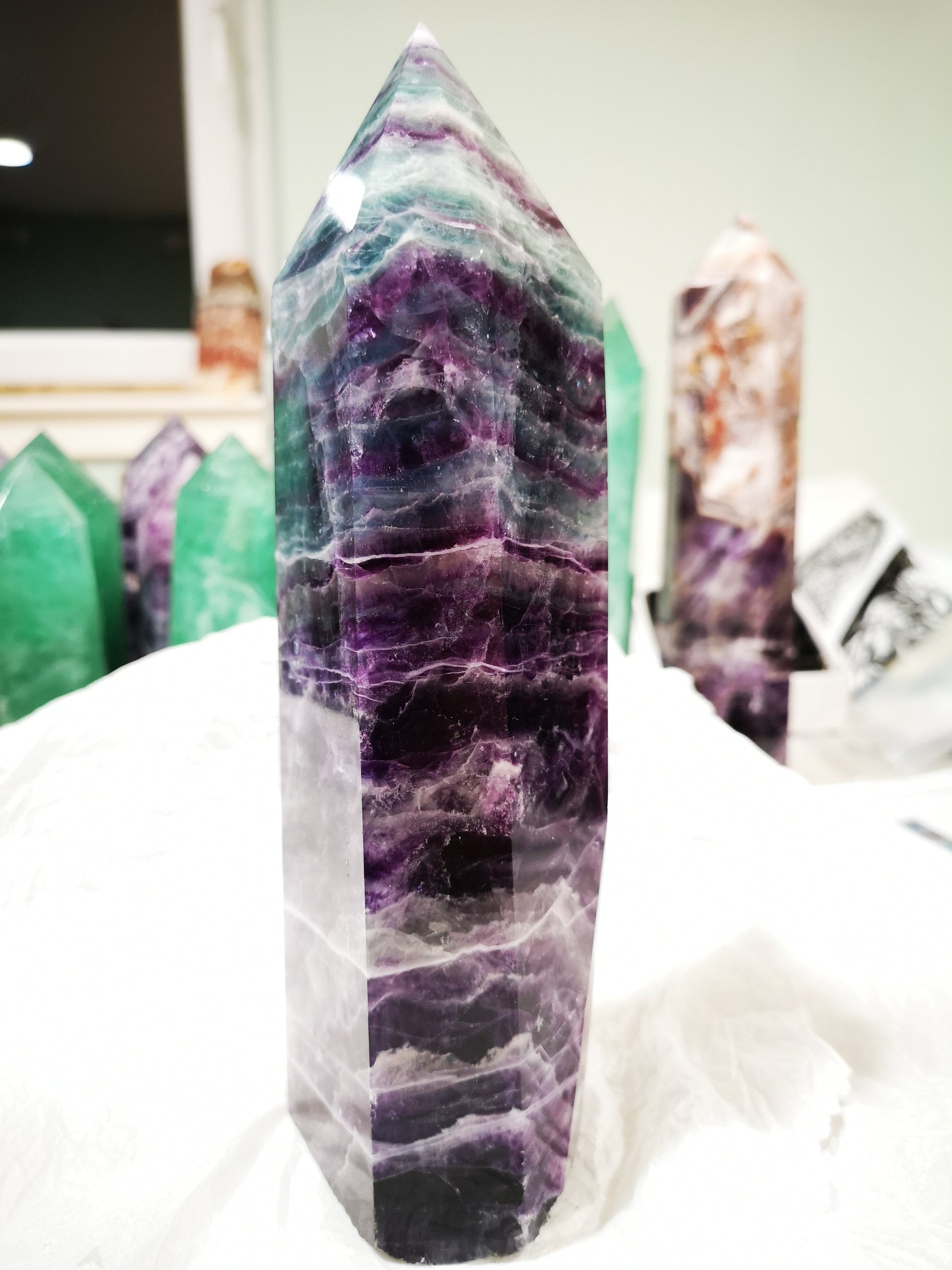 Earthstore® GEM GRADED Fluorite Obelisk - Mexico. Stunning display (1.4kg - 250X70X48mm)