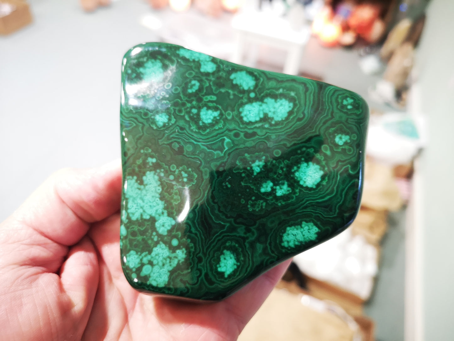 Earthstore® Malachite Freeform display (535g 105x98x58mm) Namibia