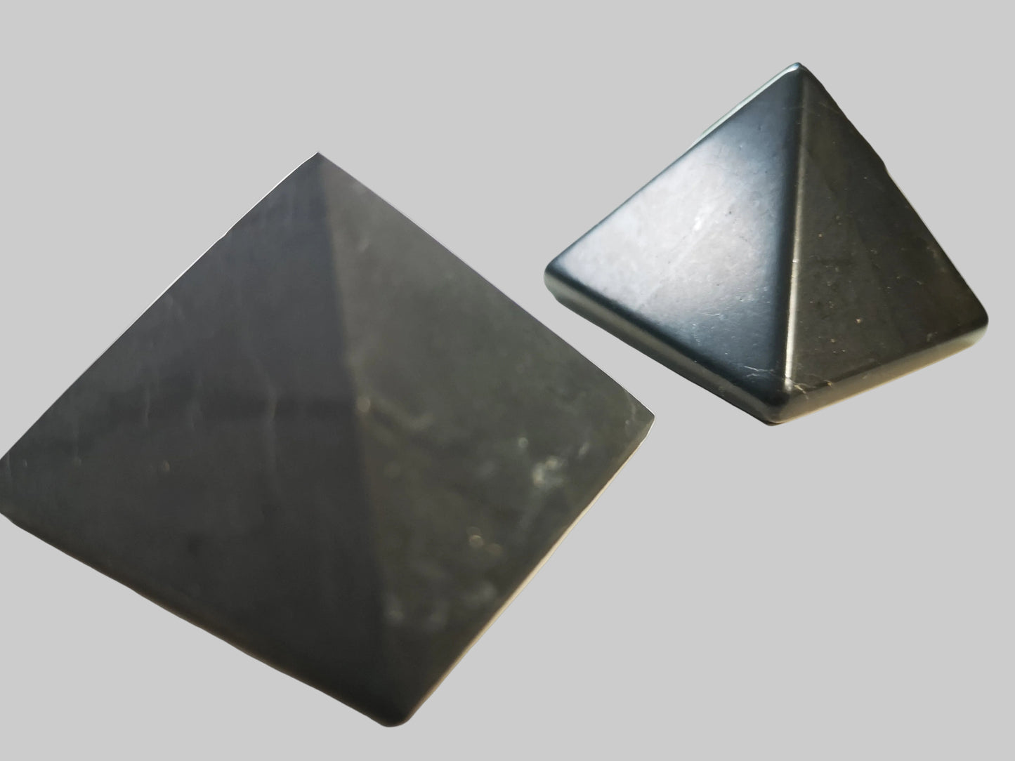 Earthstore® Shungite Pyramid - EMF Protection Grounding Energy Healing Karelia - 4 sizes