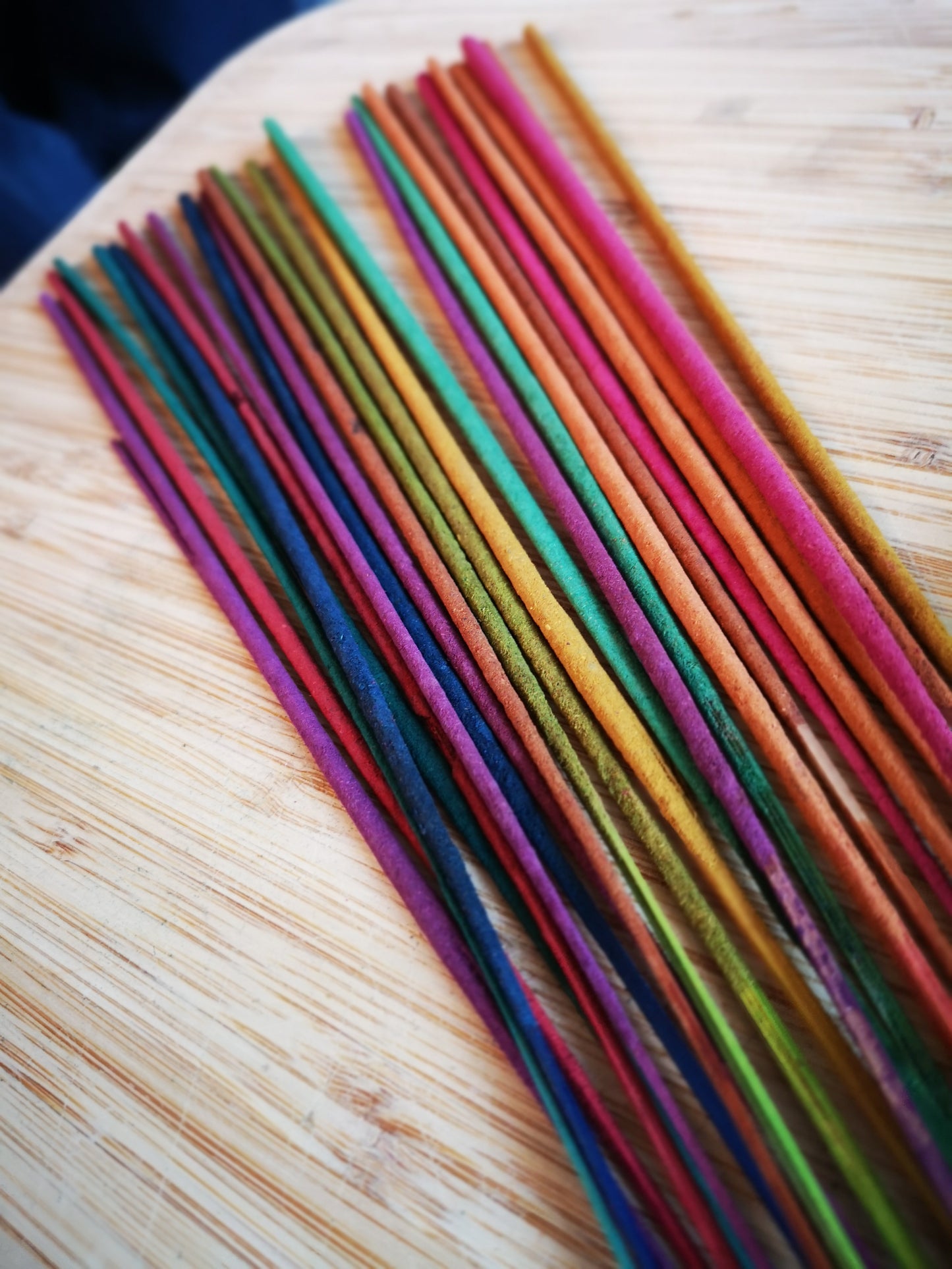 Earthstore® Bulk Pack Incense Sticks, 12 mixed fragrances + mango wood ash catcher