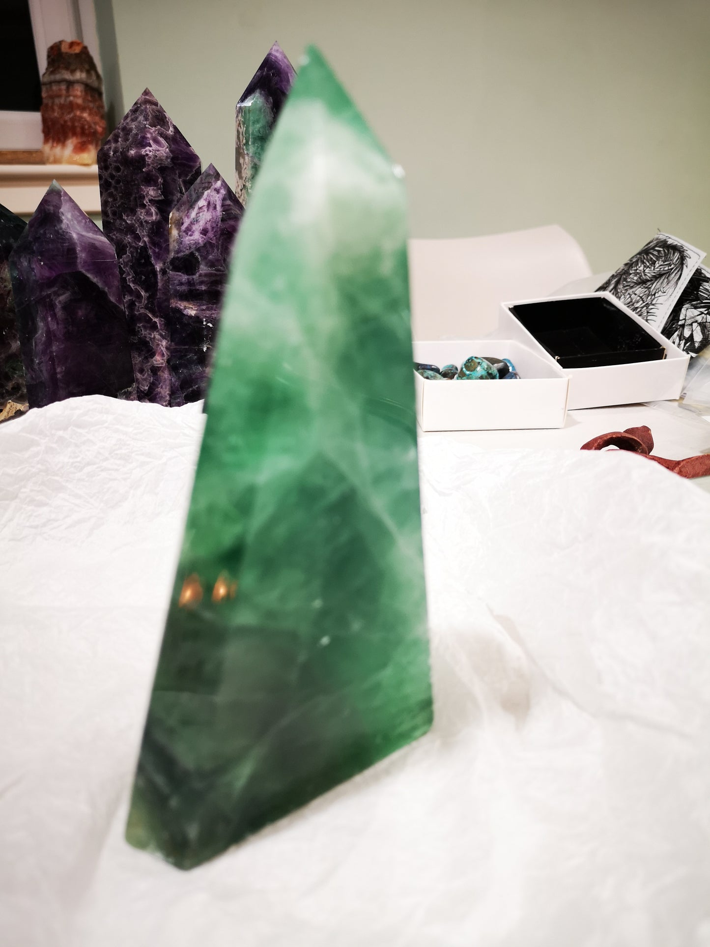 Earthstore® Green Fluorite Obelisk - Mexico. Stunning display (0.8kg - 158X85x35mm)