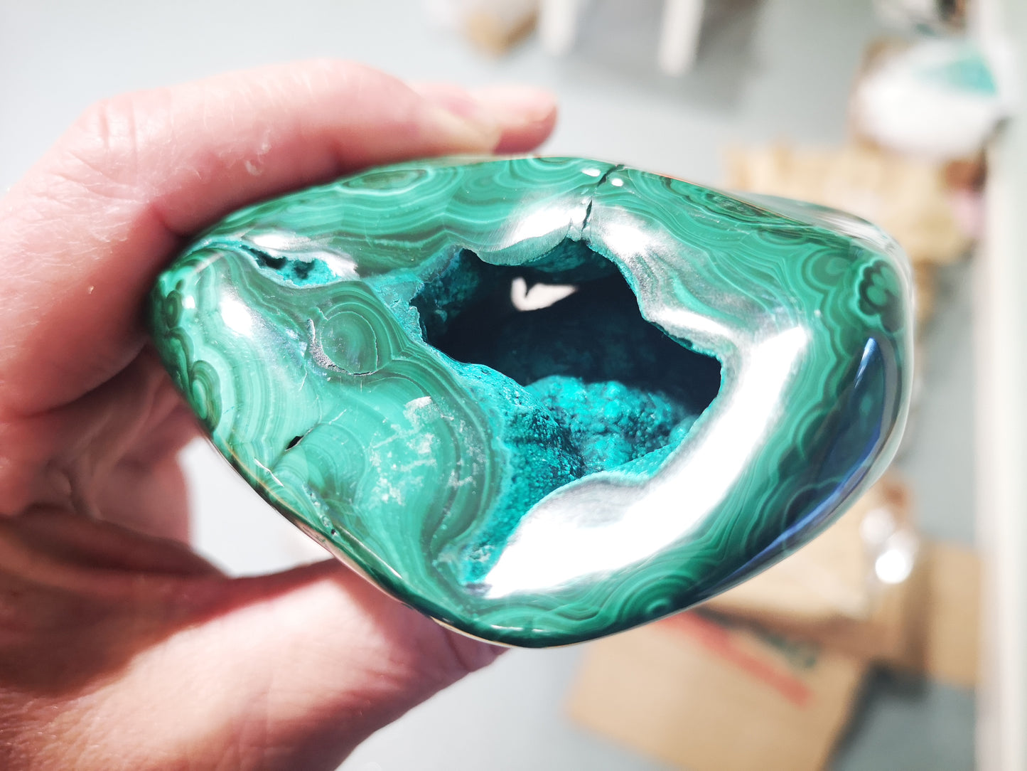 Earthstore® Malachite Freeform display (840g 105x98x58mm) Namibia