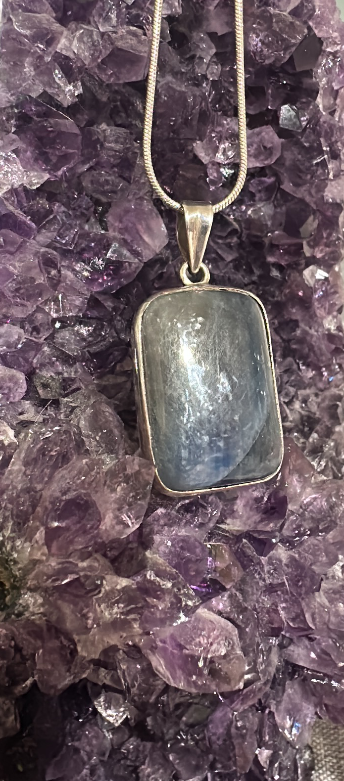 Earthstore® Sapphire necklace (Solid Silver setting and 925 silver)