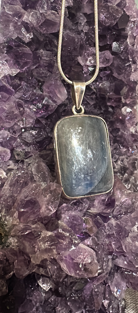 Earthstore® Sapphire necklace (Solid Silver setting and 925 silver)