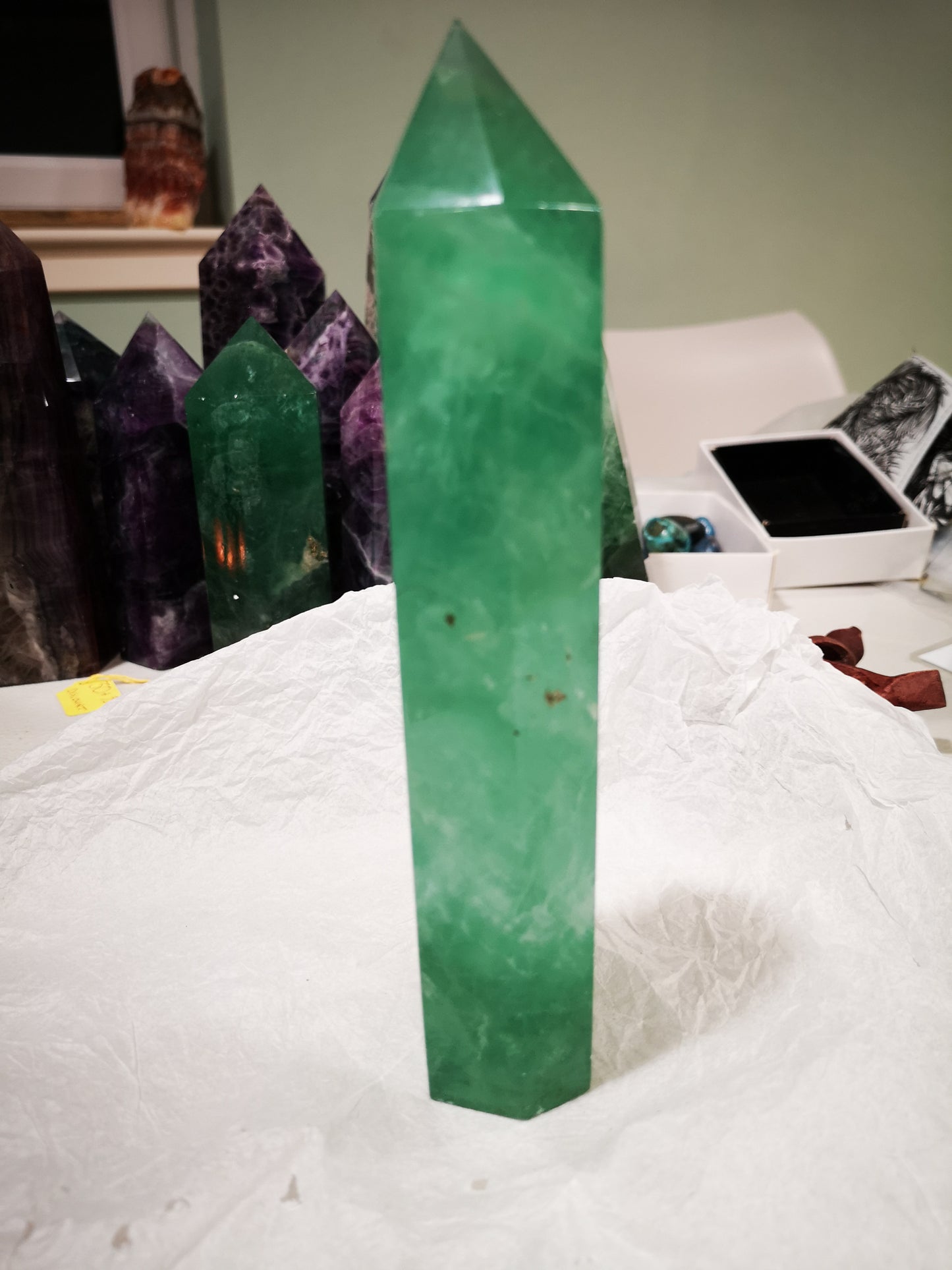 Earthstore® Green Fluorite Obelisk 0.82kg - Mexico. Stunning display (H200mm )