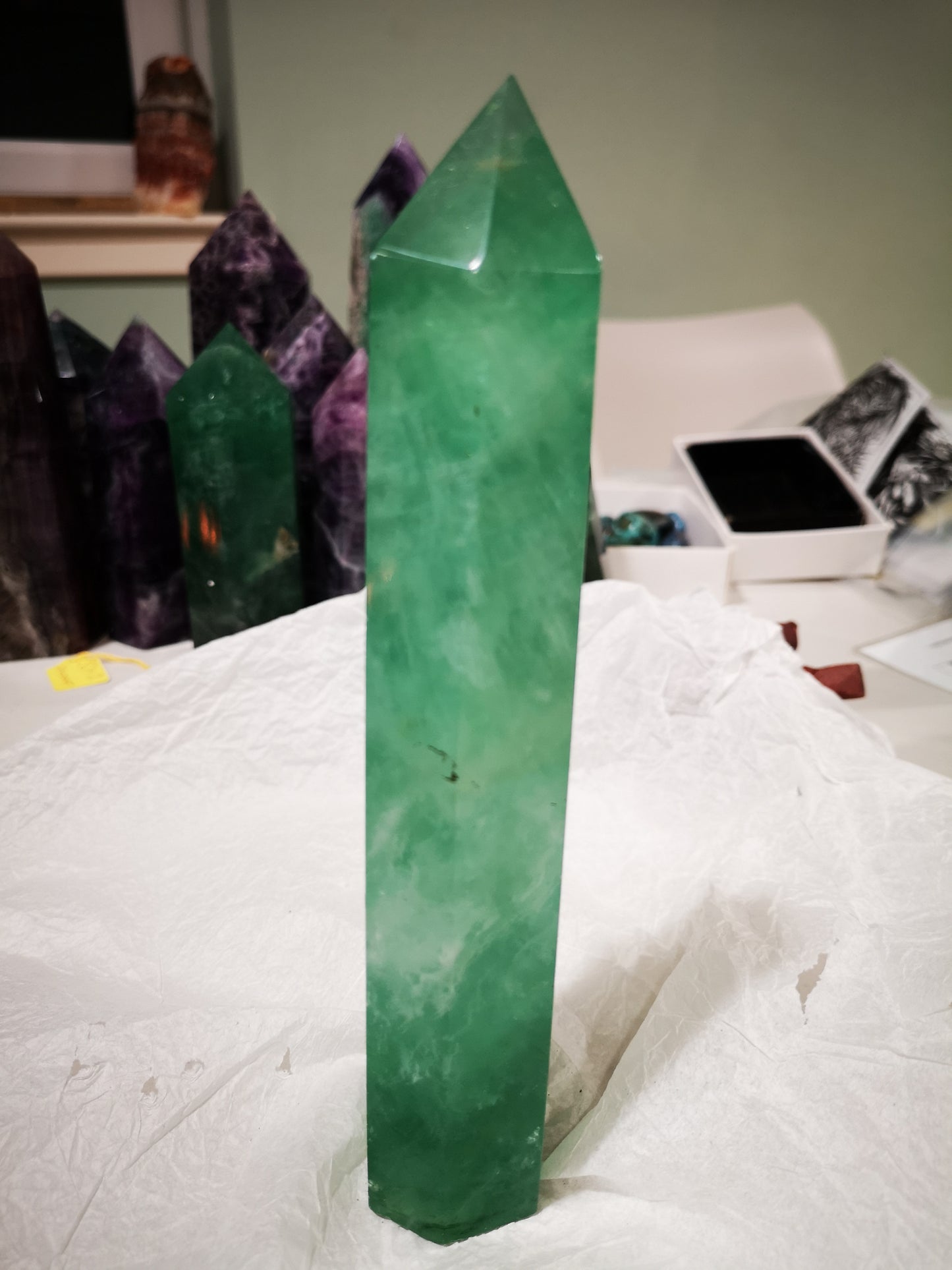 Earthstore® Green Fluorite Obelisk 0.82kg - Mexico. Stunning display (H200mm )