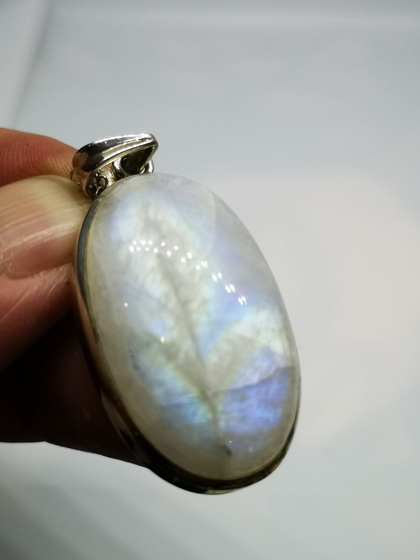 Earthstore® Moonstone necklace (Solid Silver setting and 925 silver)