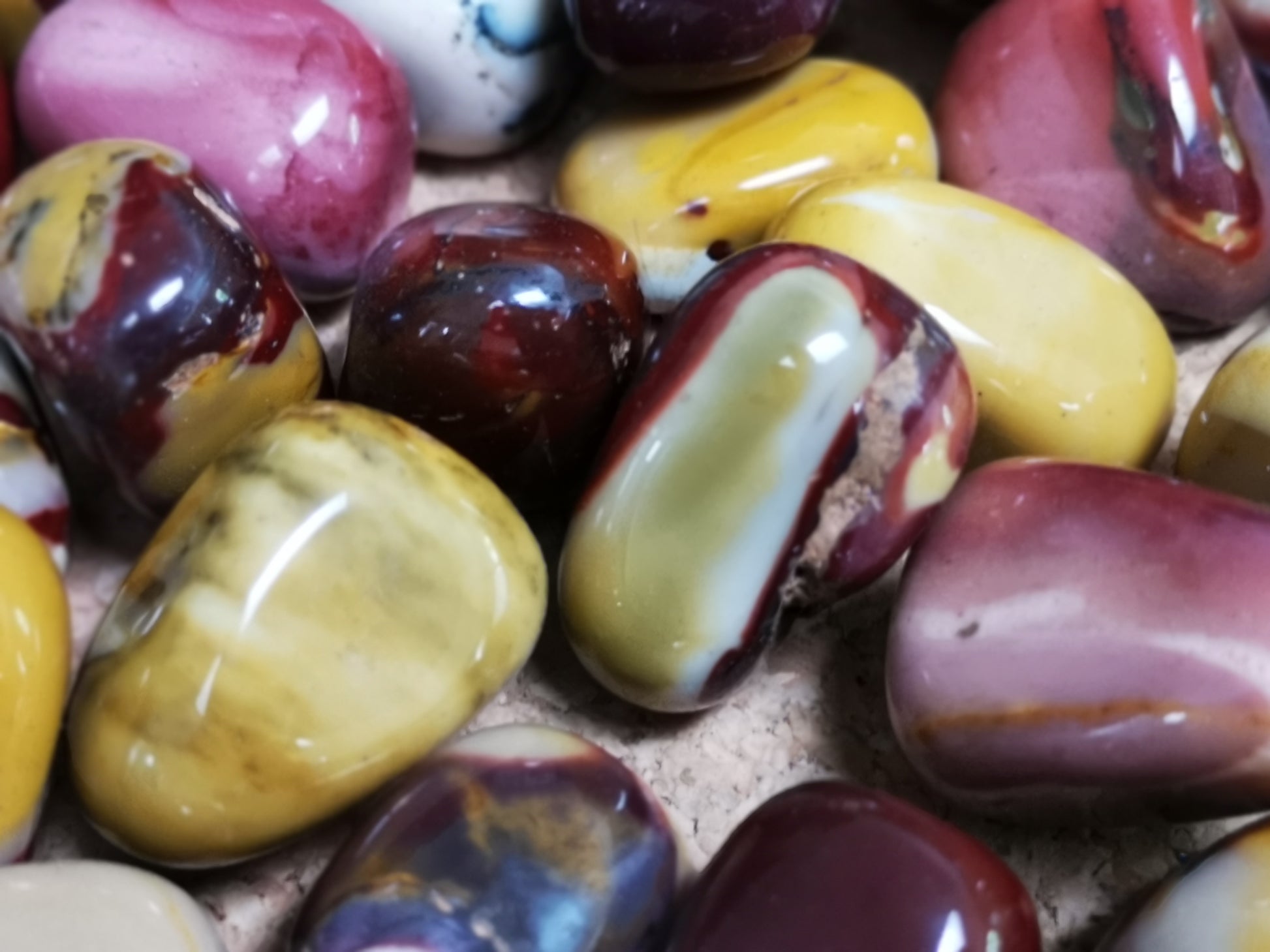 Earthstore® MOOKAITE crystal stunning gemstone (Large)