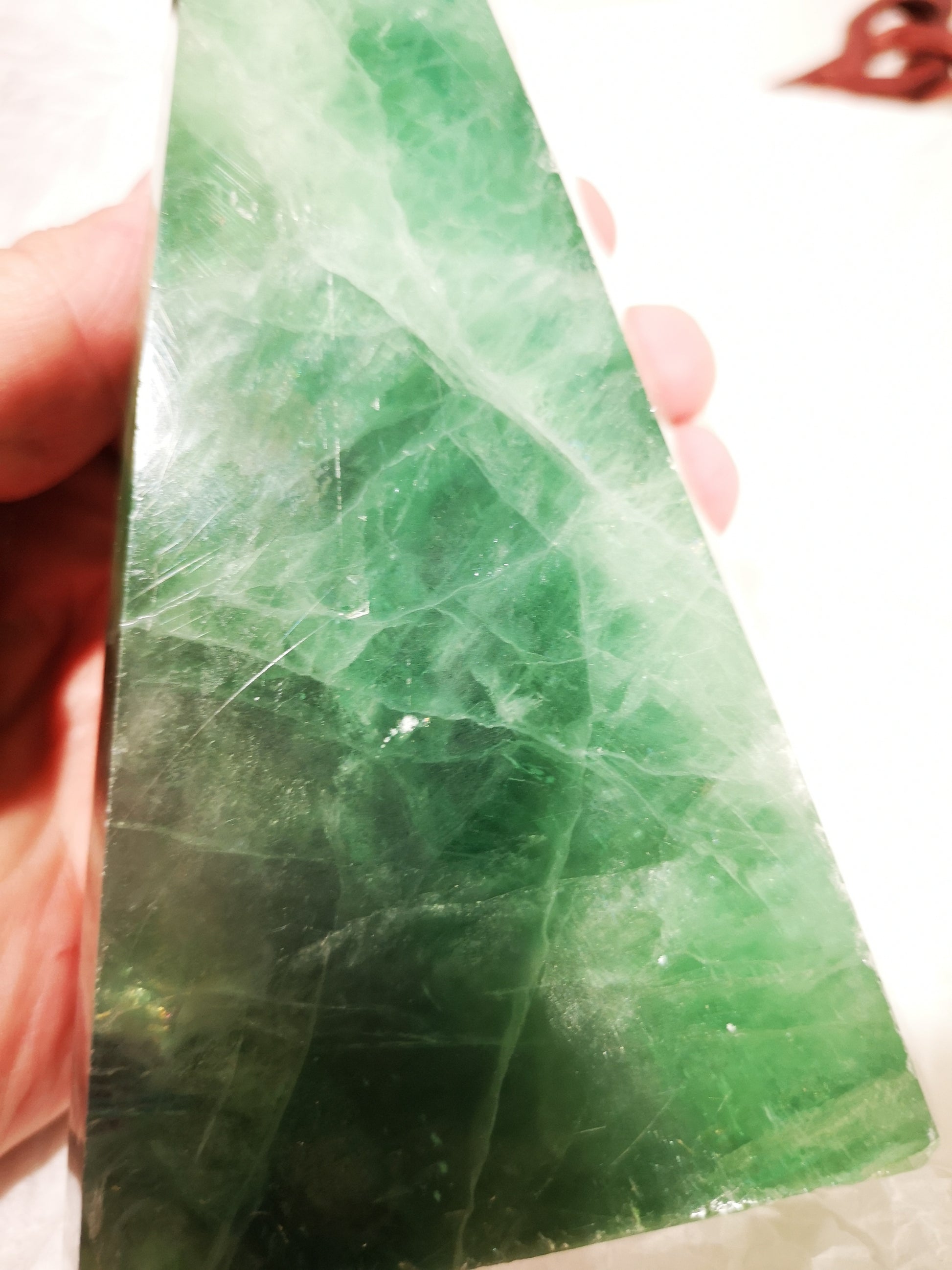 Earthstore® Green Fluorite Obelisk - Mexico. Stunning display (0.8kg - 158X85x35mm)