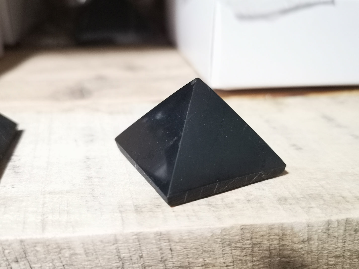 Earthstore® Shungite Pyramid - EMF Protection Grounding Energy Healing Karelia - 4 sizes