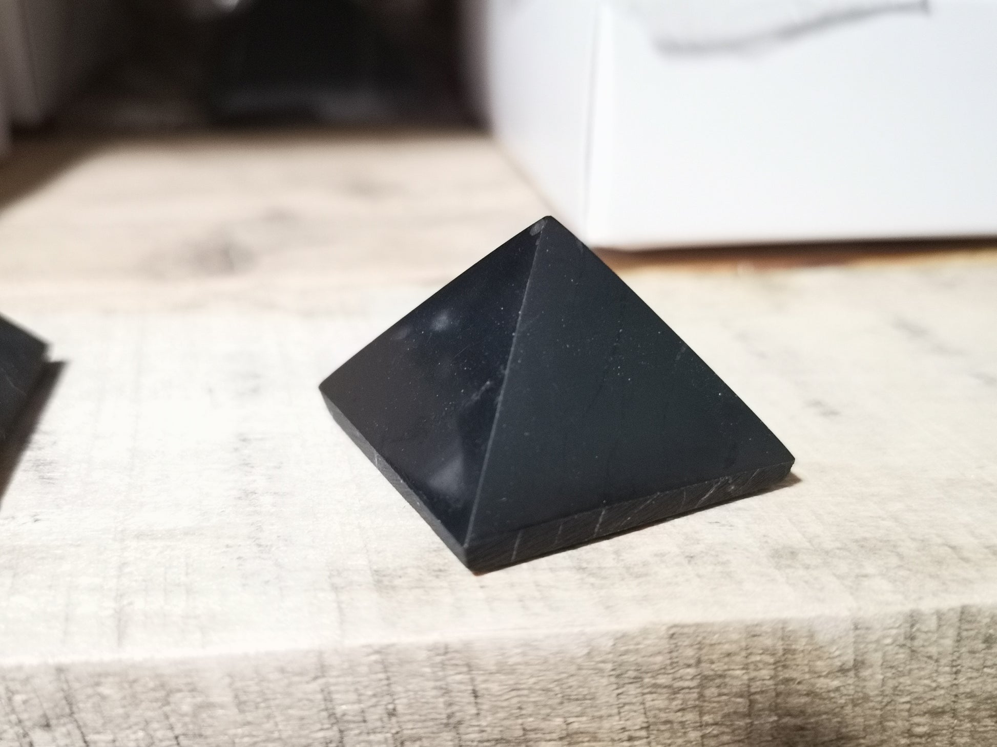 Earthstore® Shungite Pyramid - EMF Protection Grounding Energy Healing Karelia - 4 sizes