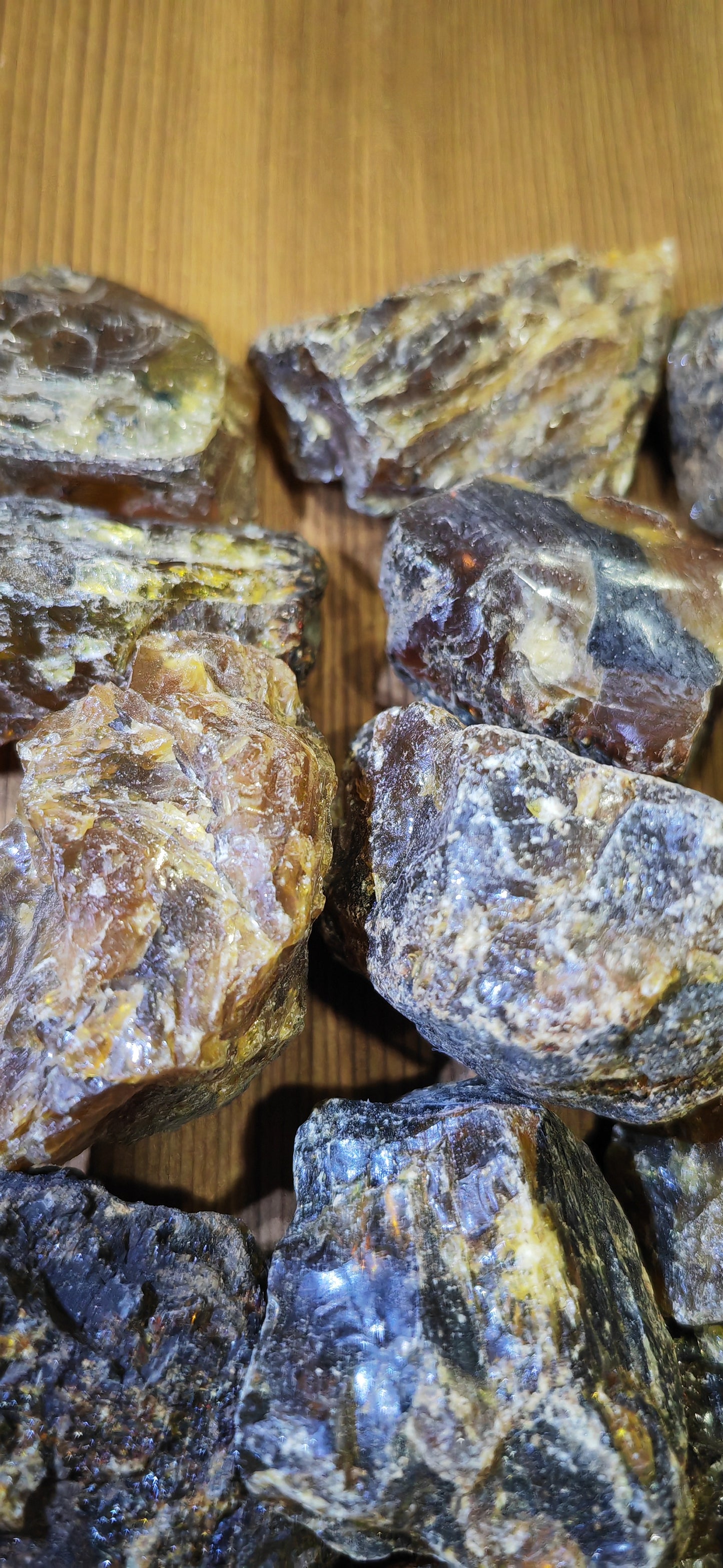 Earthstore® Amber Rough - LARGE Indonesian 3 Grades, rough