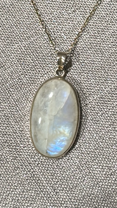 Earthstore® Moonstone necklace (Solid Silver setting and 925 silver)