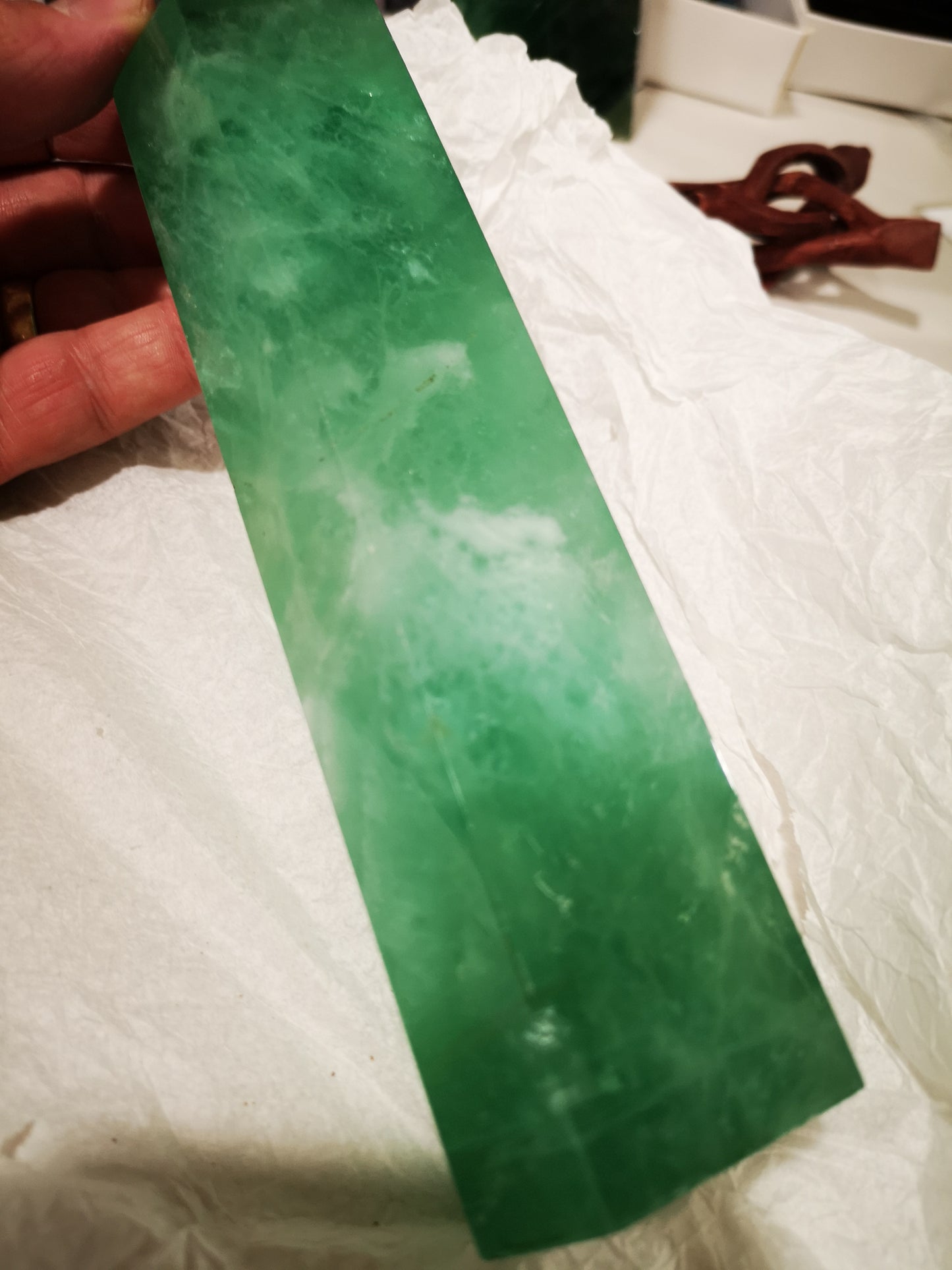 Earthstore® Green Fluorite Obelisk 0.82kg - Mexico. Stunning display (H200mm )