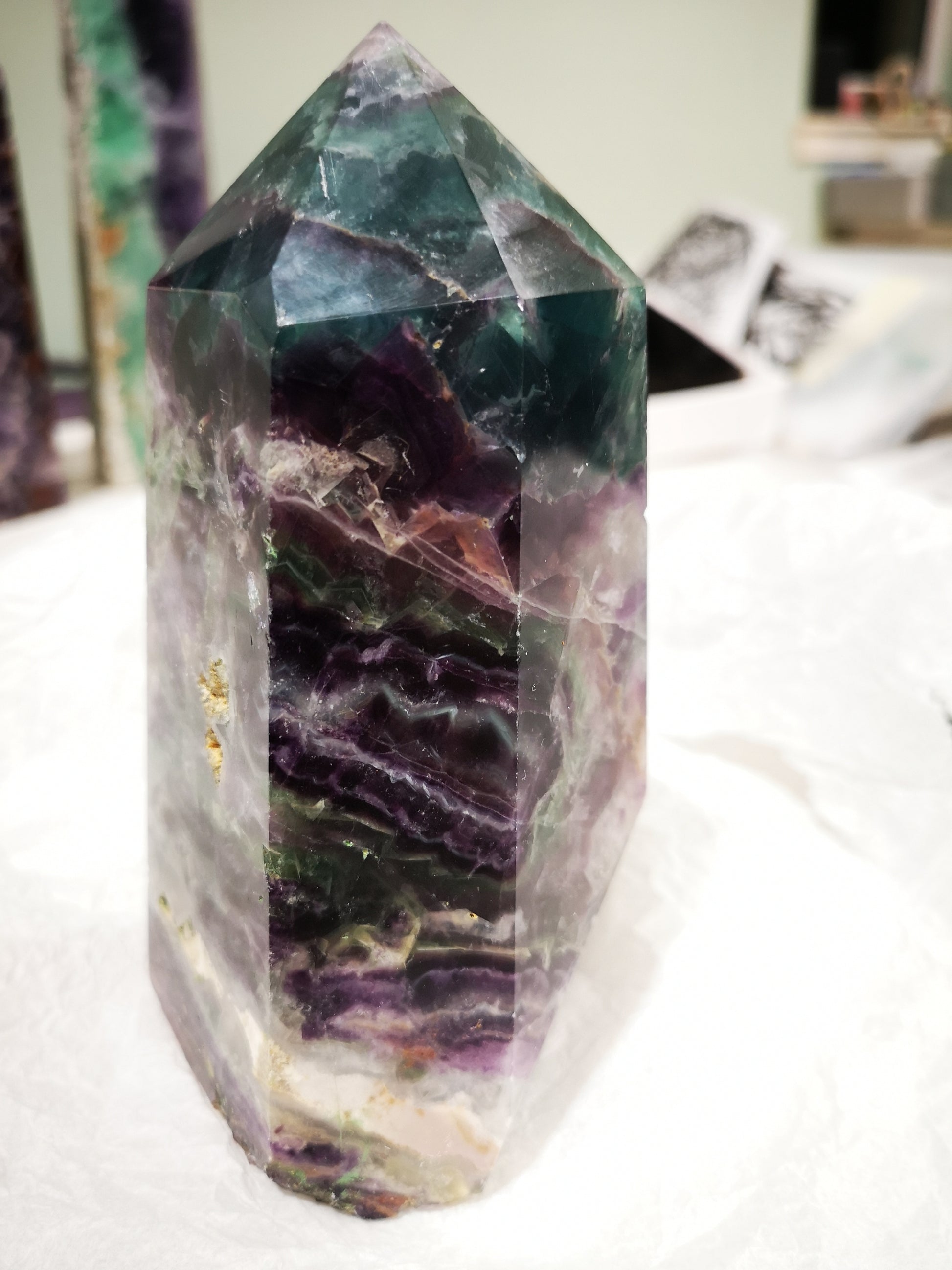 Earthstore® RAINBOW FLUORITE OBELISK - Mexico. Stunning display (1.24kg - 142x82x86)