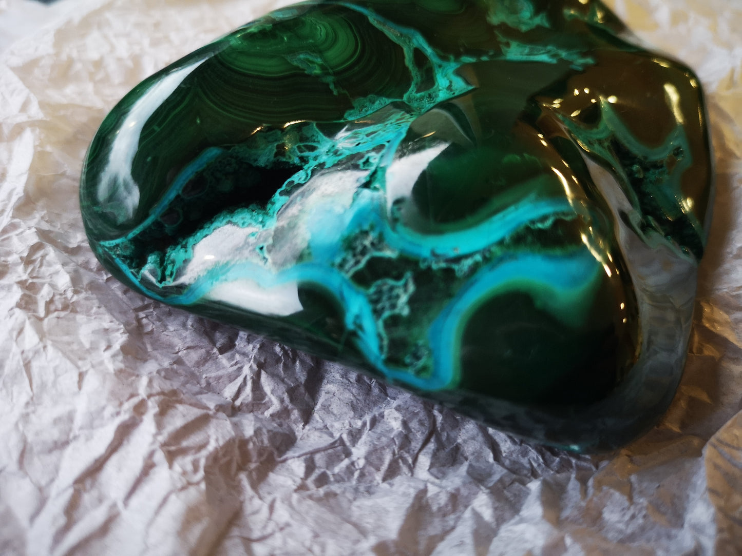 Earthstore® Large Malachite & Chrysocolla Freeform display (470g 112x85x38mm