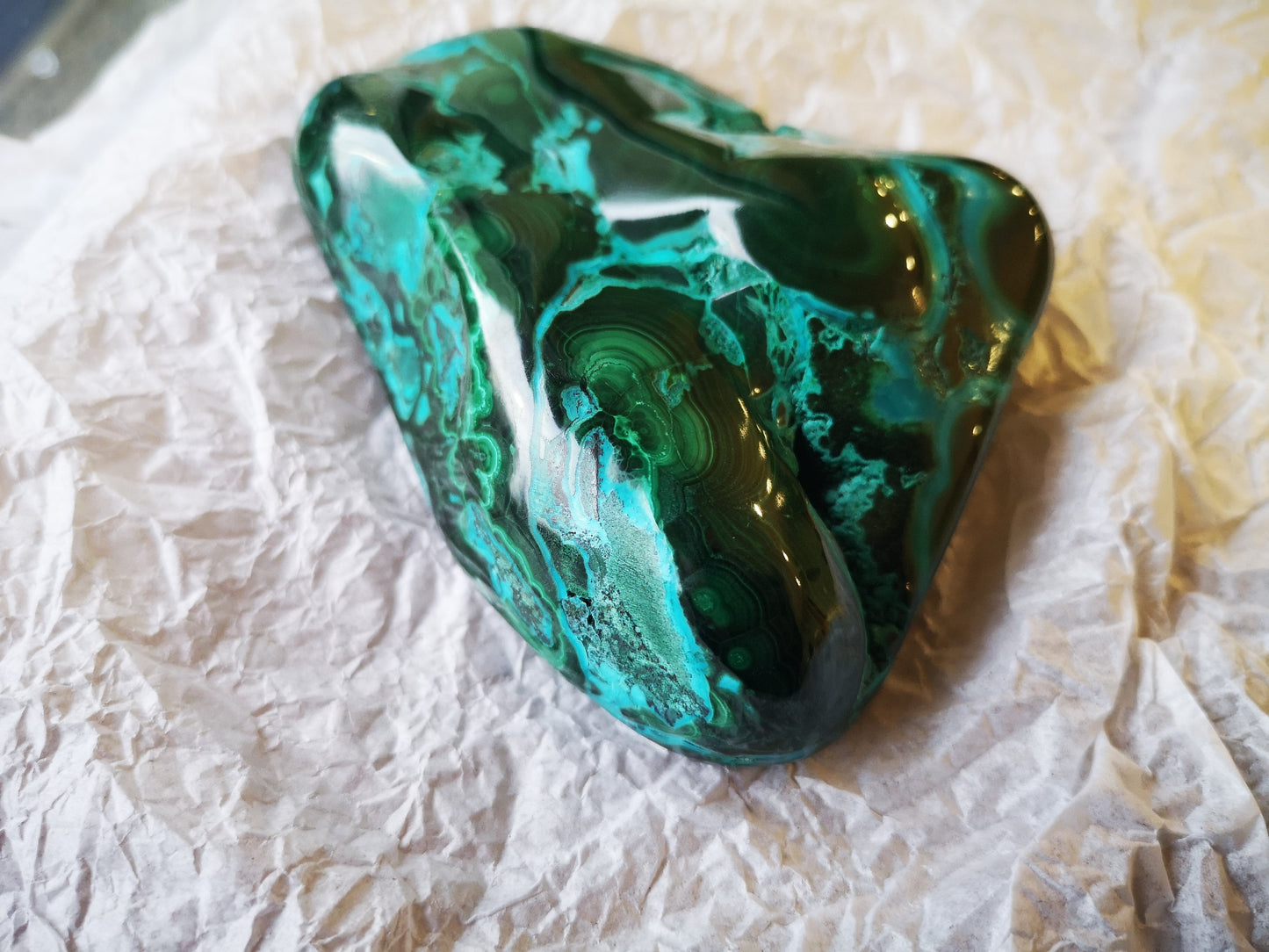 Earthstore® Large Malachite & Chrysocolla Freeform display (470g 112x85x38mm