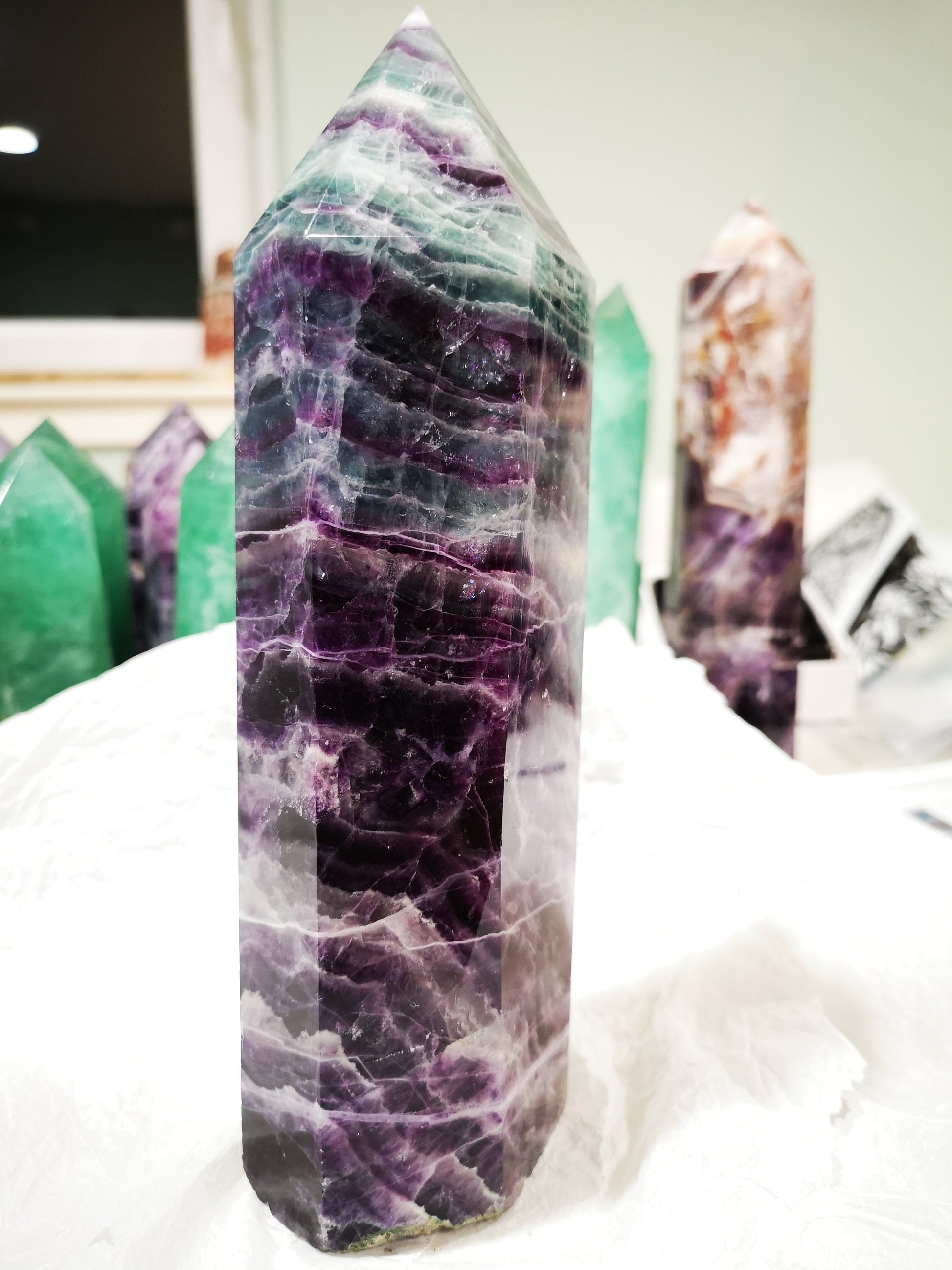 Earthstore® GEM GRADED Fluorite Obelisk - Mexico. Stunning display (1.4kg - 250X70X48mm)