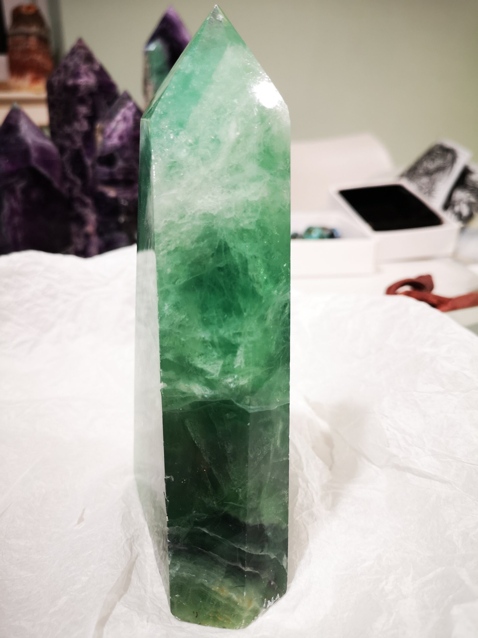 Earthstore® Green Fluorite Obelisk - Mexico. Stunning display (0.8kg - 158X85x35mm)