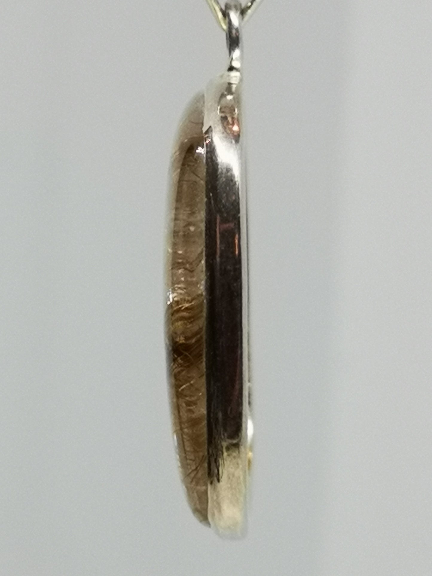 Earthstore® Large Rutilated Angel Hair necklace (Solid silver setting and silver chain)