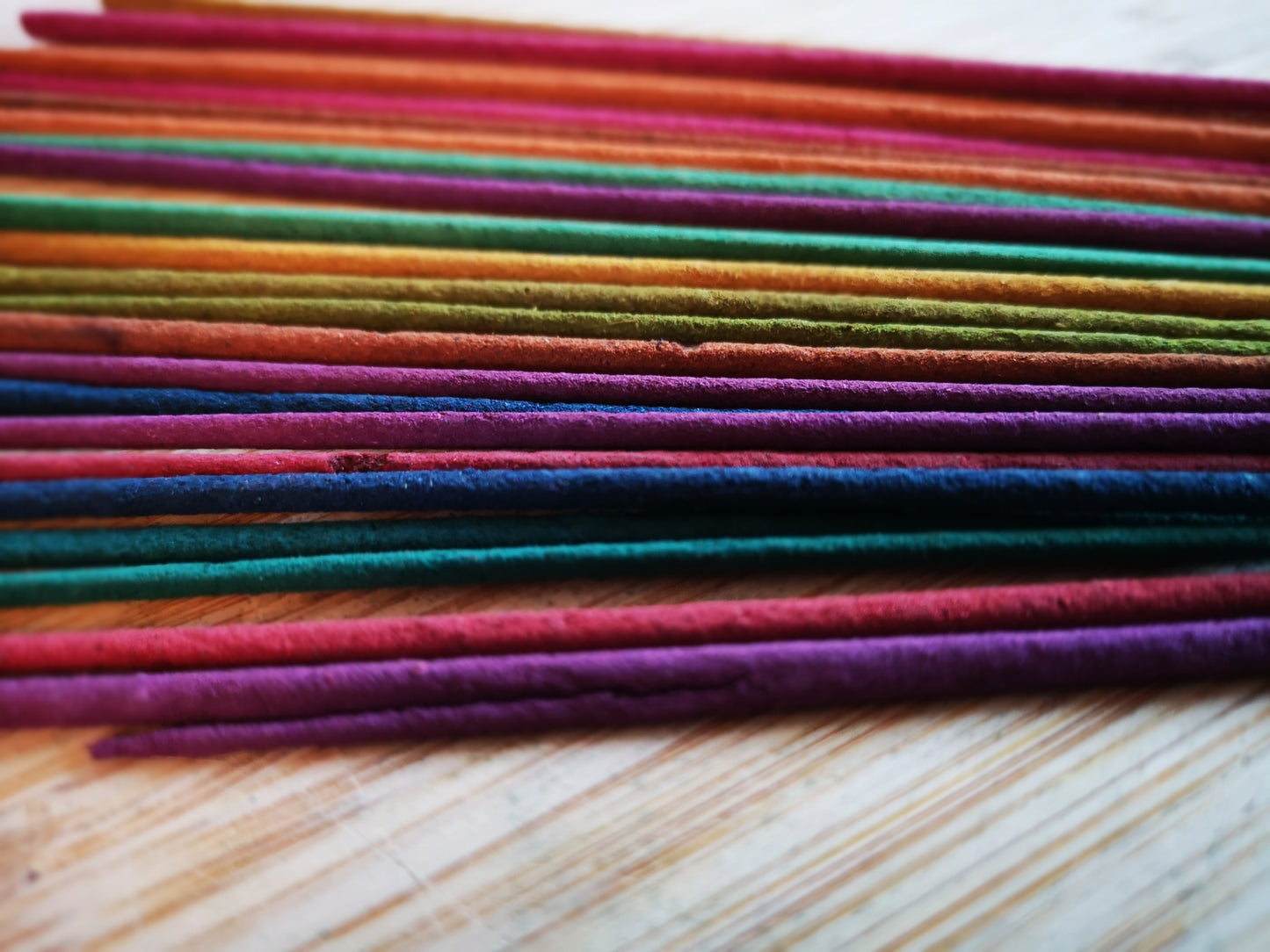 Earthstore® Bulk Pack Incense Sticks, 12 mixed fragrances + mango wood ash catcher