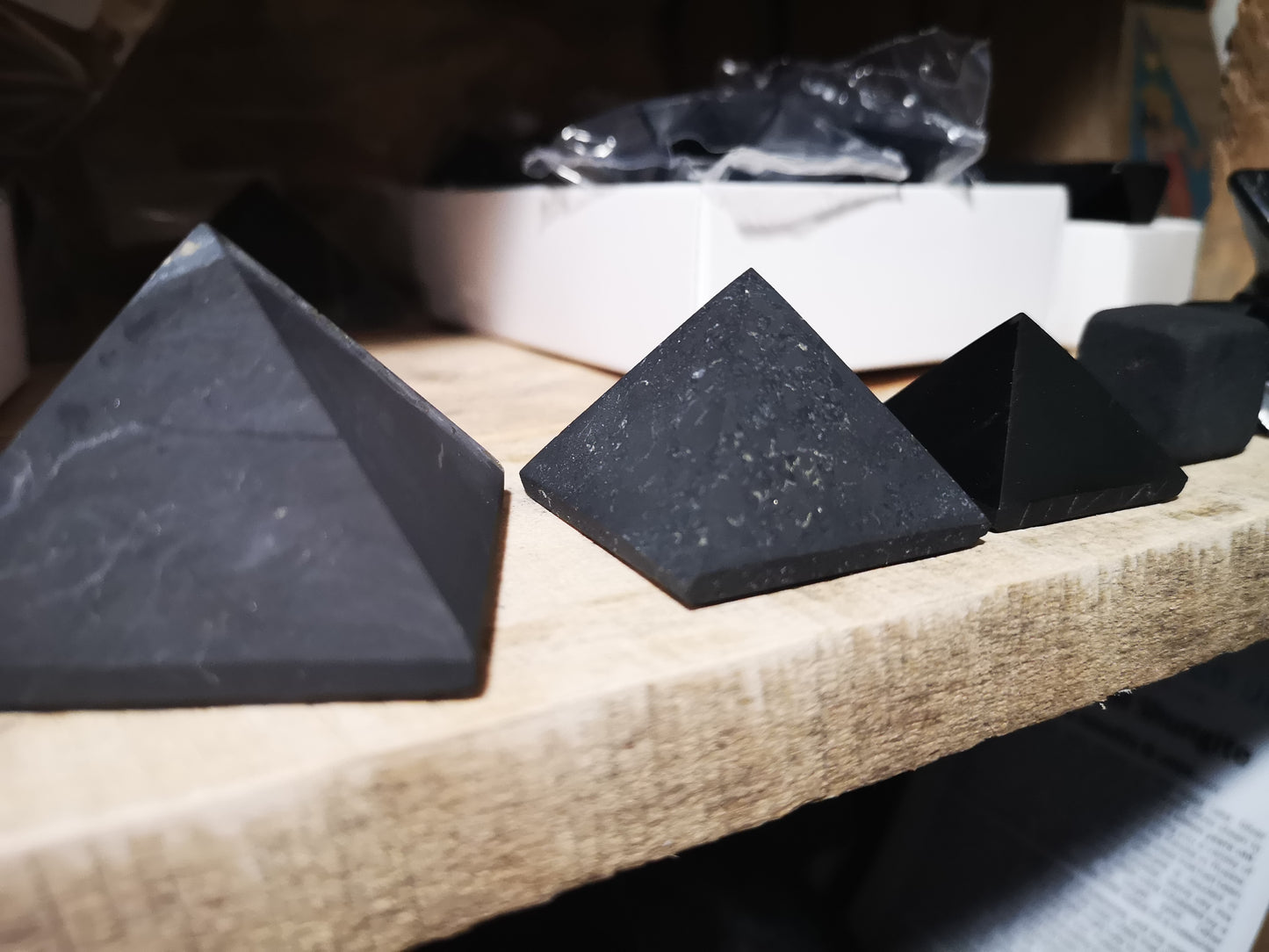 Earthstore® Shungite Pyramid - EMF Protection Grounding Energy Healing Karelia - 4 sizes