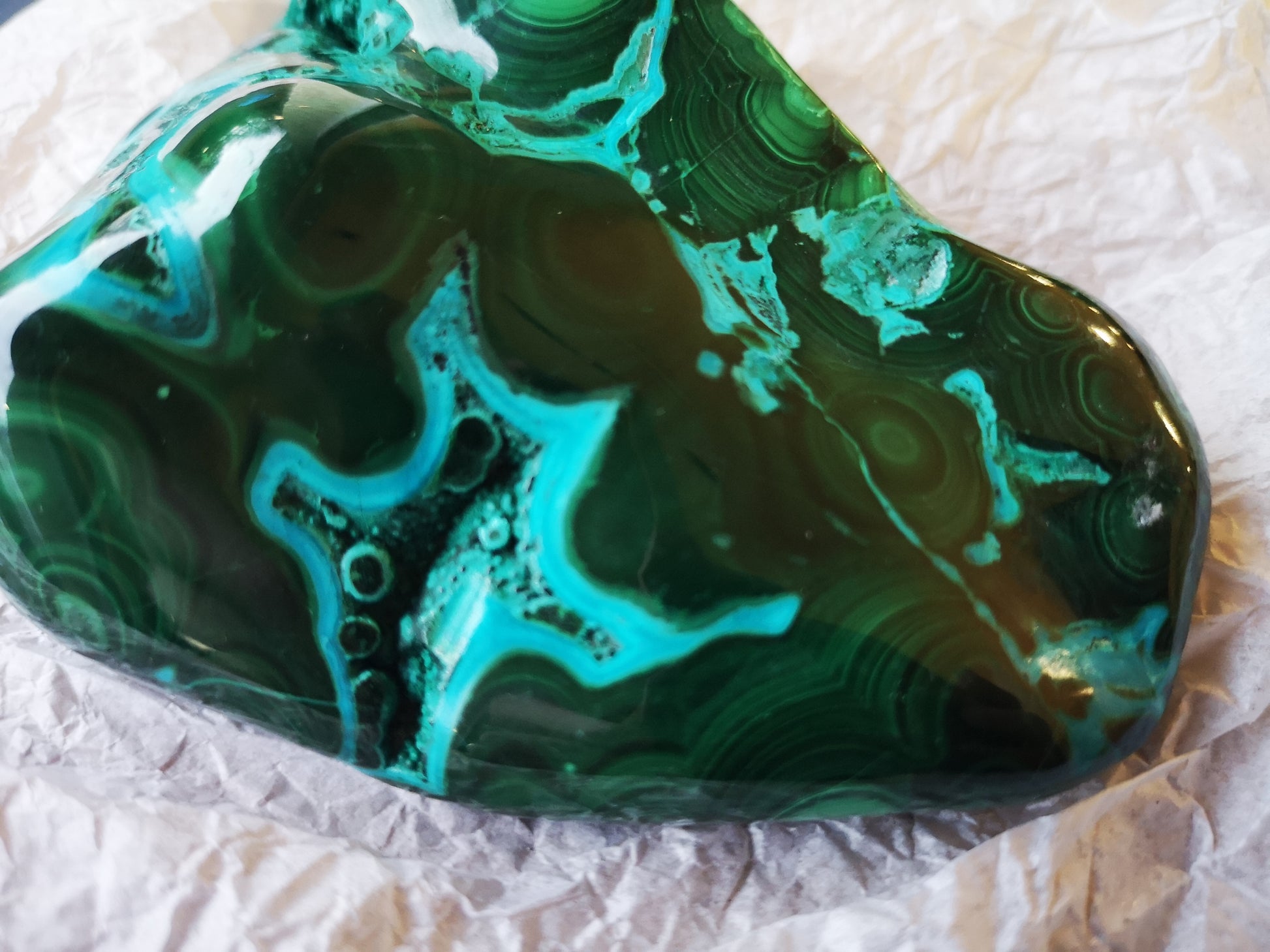 Earthstore® Large Malachite & Chrysocolla Freeform display (470g 112x85x38mm