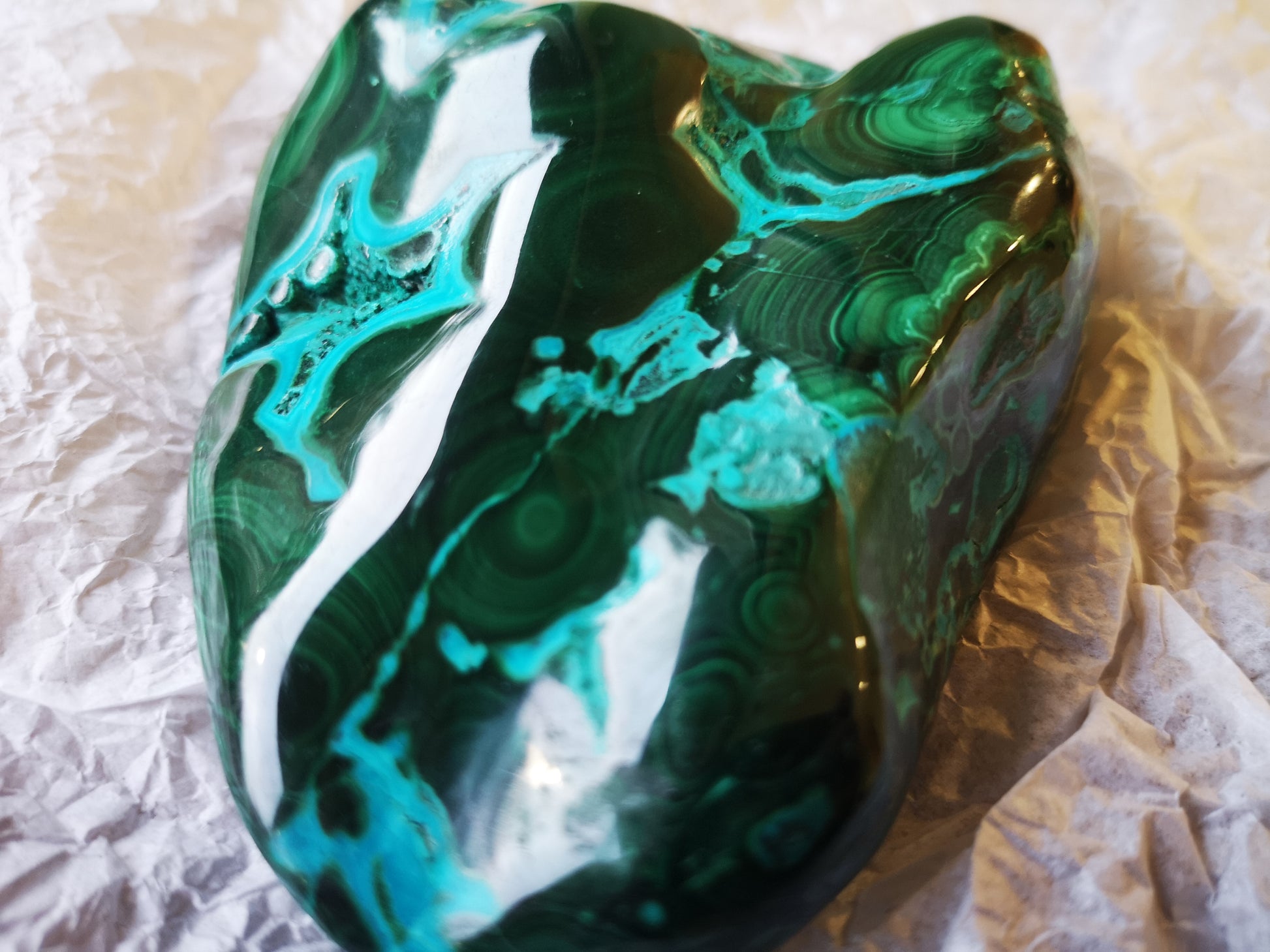 Earthstore® Large Malachite & Chrysocolla Freeform display (470g 112x85x38mm