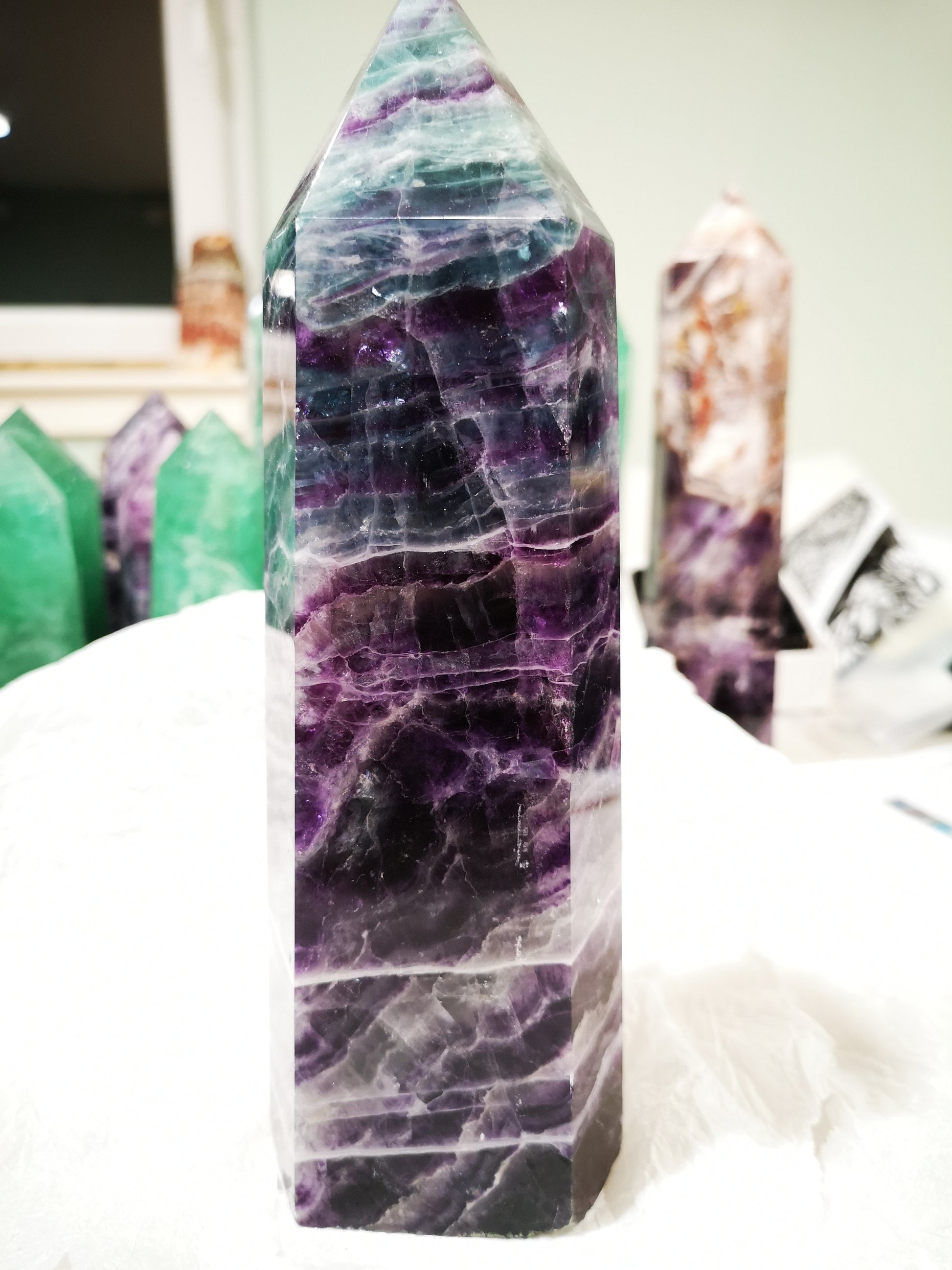 Earthstore® GEM GRADED Fluorite Obelisk - Mexico. Stunning display (1.4kg - 250X70X48mm)