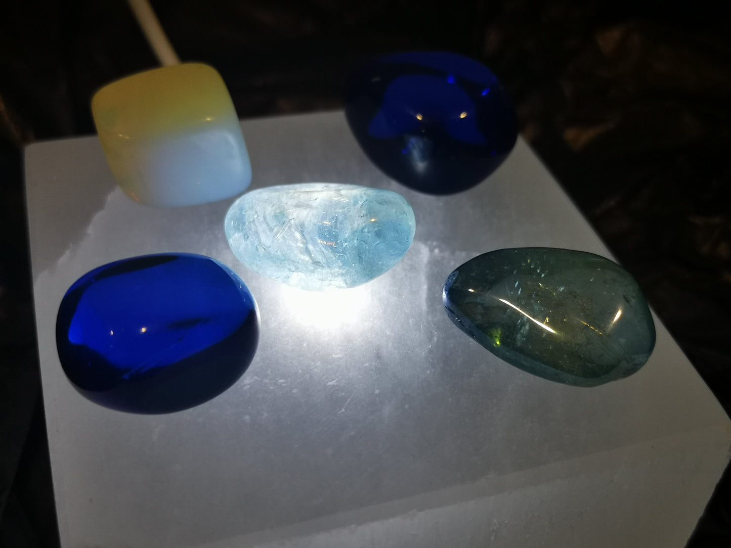Earthstore® Selenite LED lit Charging & Cleansing Base Plate USB powered