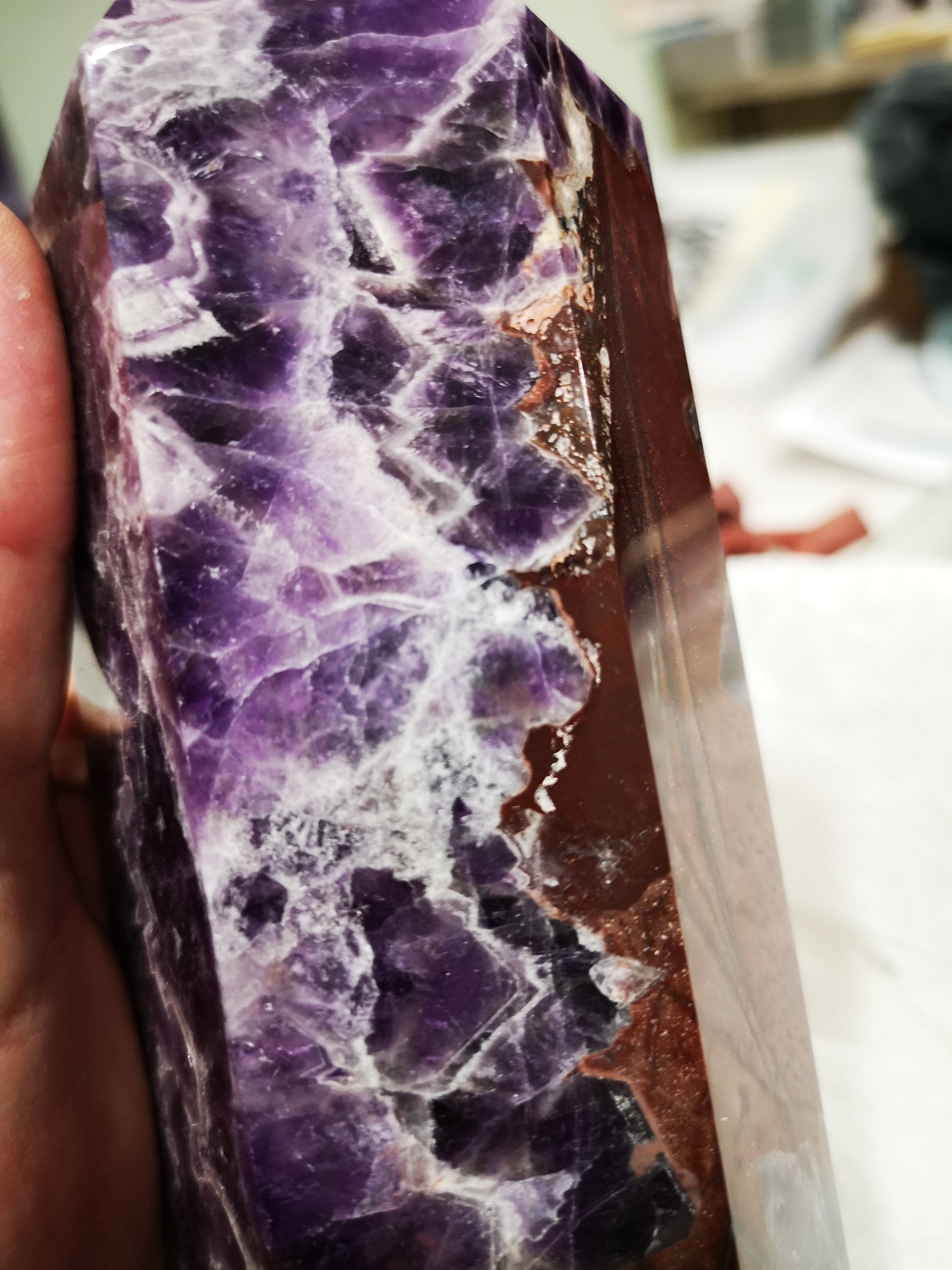 Earthstore® RAINBOW FLUORITE OBELISK - Mexico. Stunning display (1.24kg - 142x82x86)